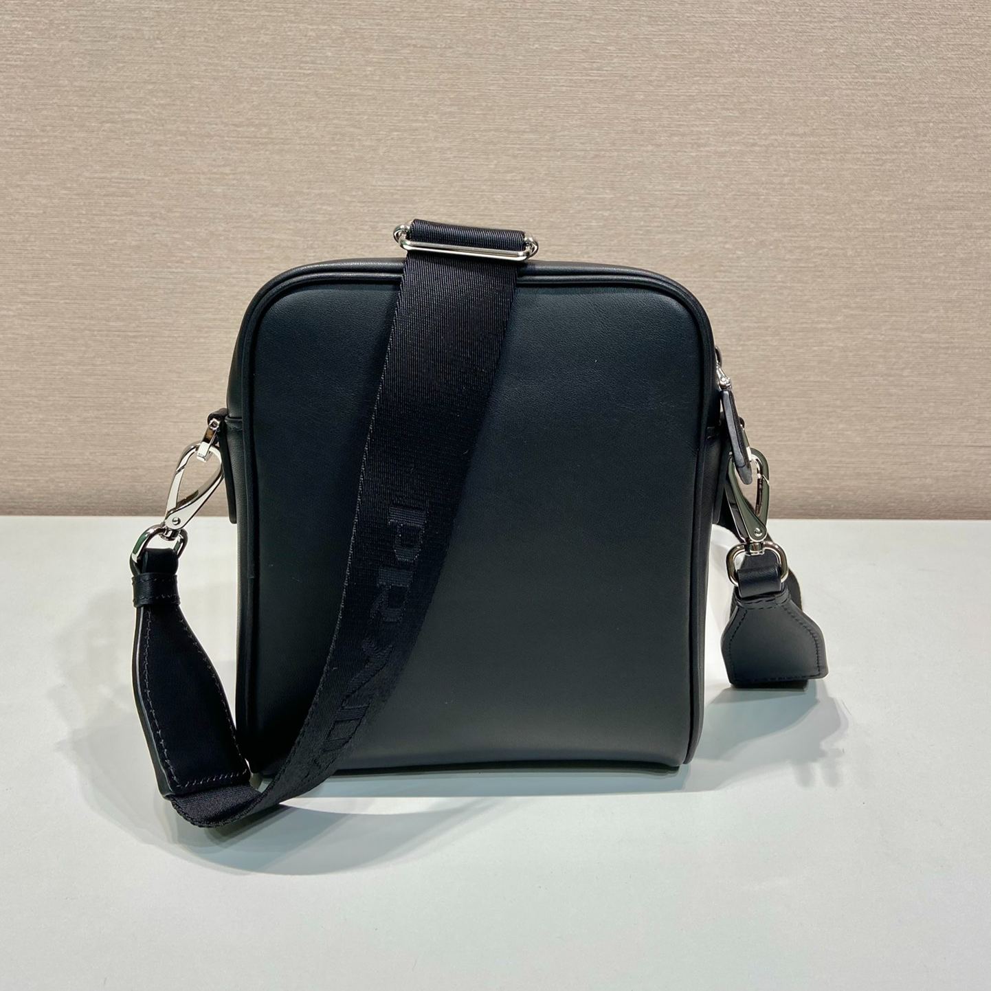 Prada logo leather shoulder bag (2VH168_2DDJ_F0002_V_OOO)