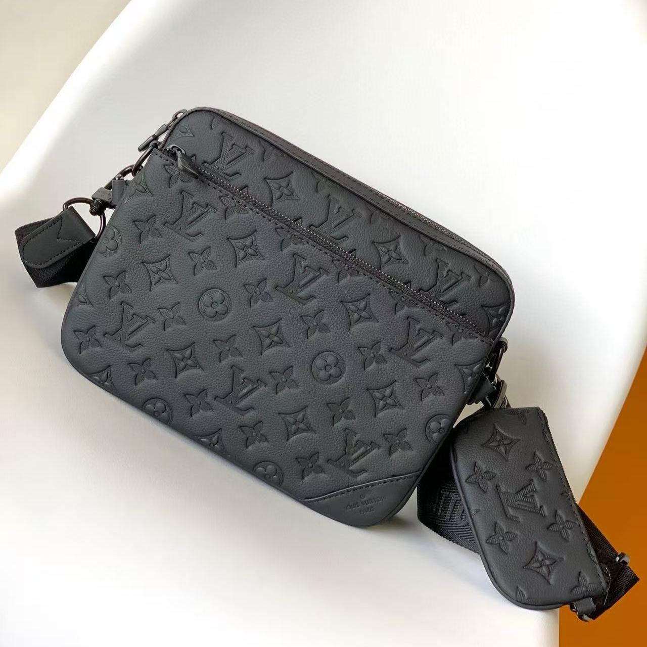 Louis Vuitton Trio Messenger Bag Monogram Shadow Leather（M46602）