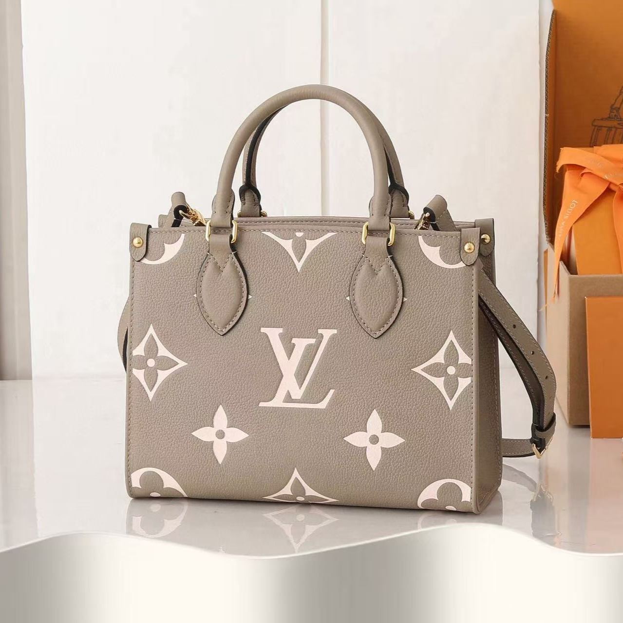 Louis Vuitton OnTheGo BB Leather Handbag (2-in-1)（M47054）