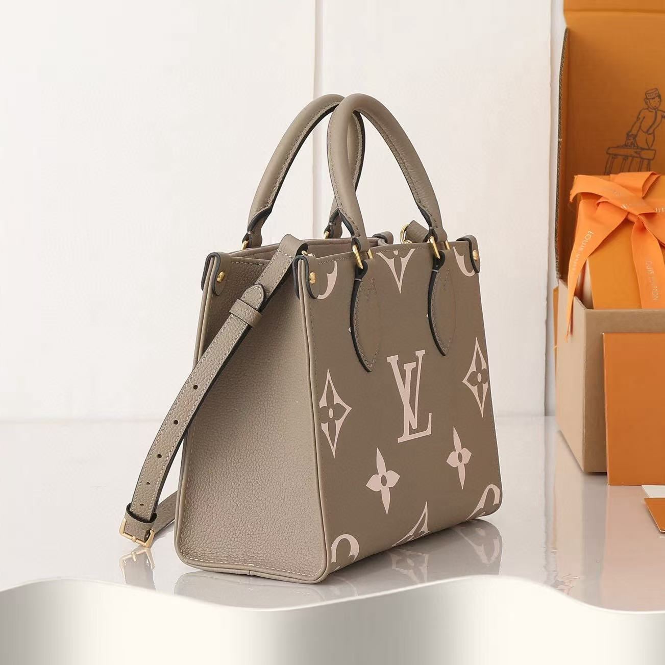 Louis Vuitton OnTheGo BB Leather Handbag (2-in-1)（M47054）