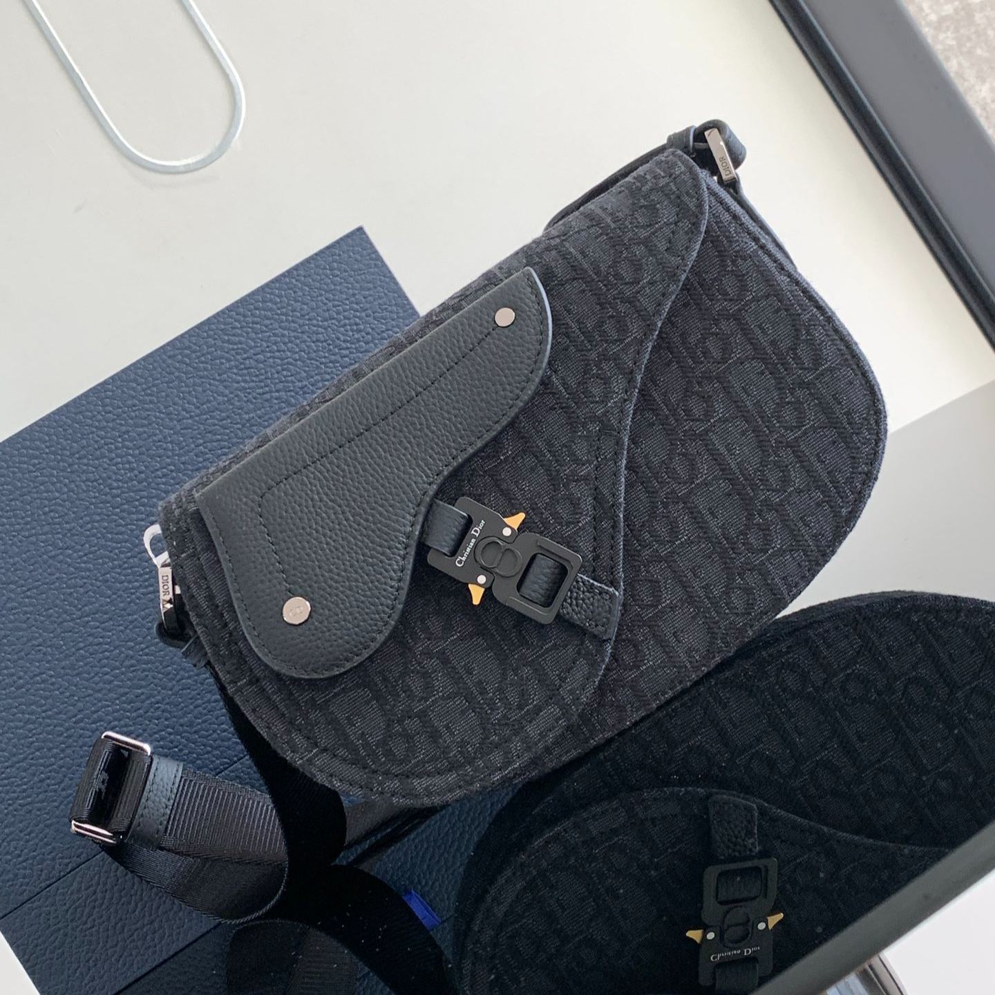 DIOR Oblique Jacquard Saddle Pouch（1ADPO325YKY-H27E）