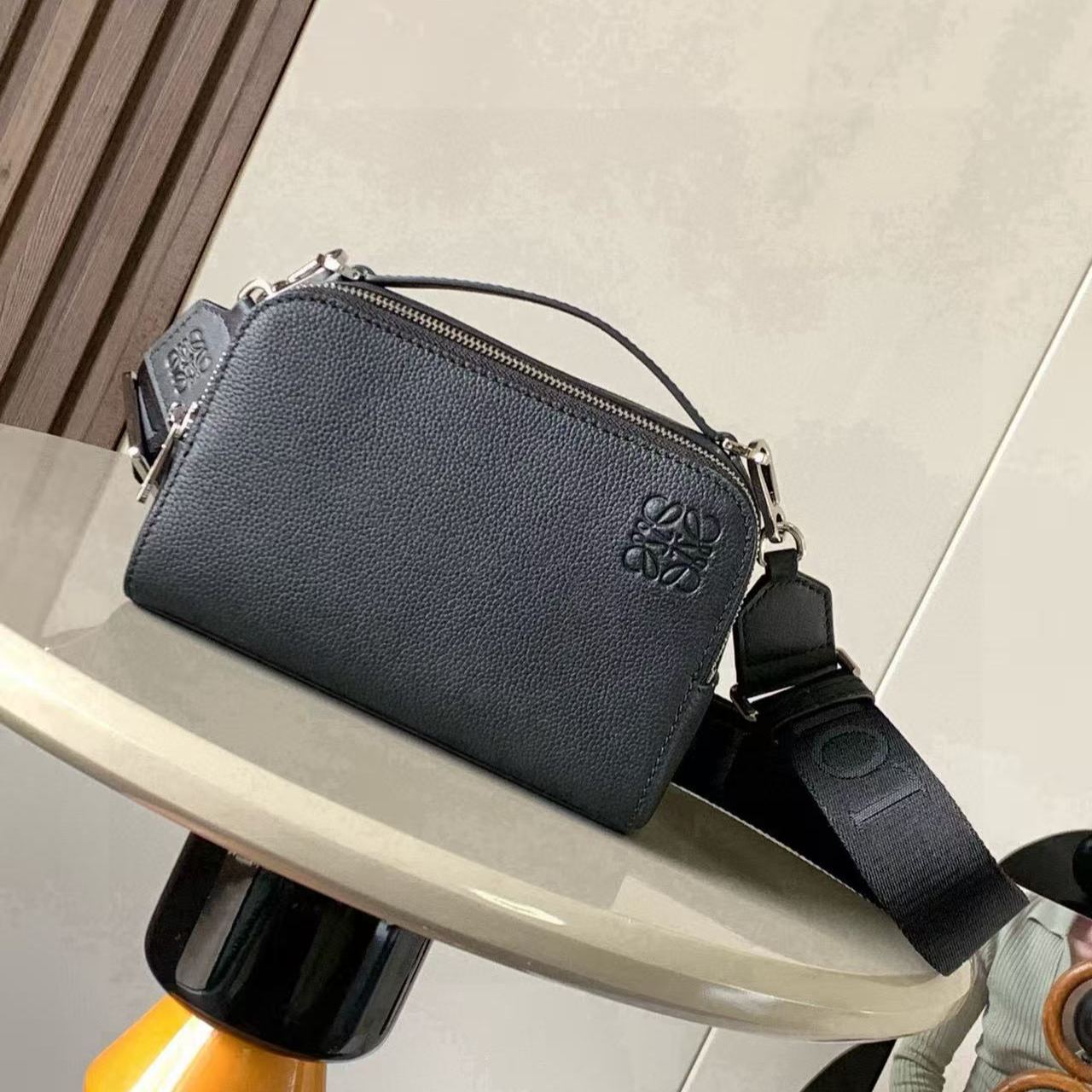 LOEWE Mini Crossbody Camera Bag "Black"（C660R41X01-1100）