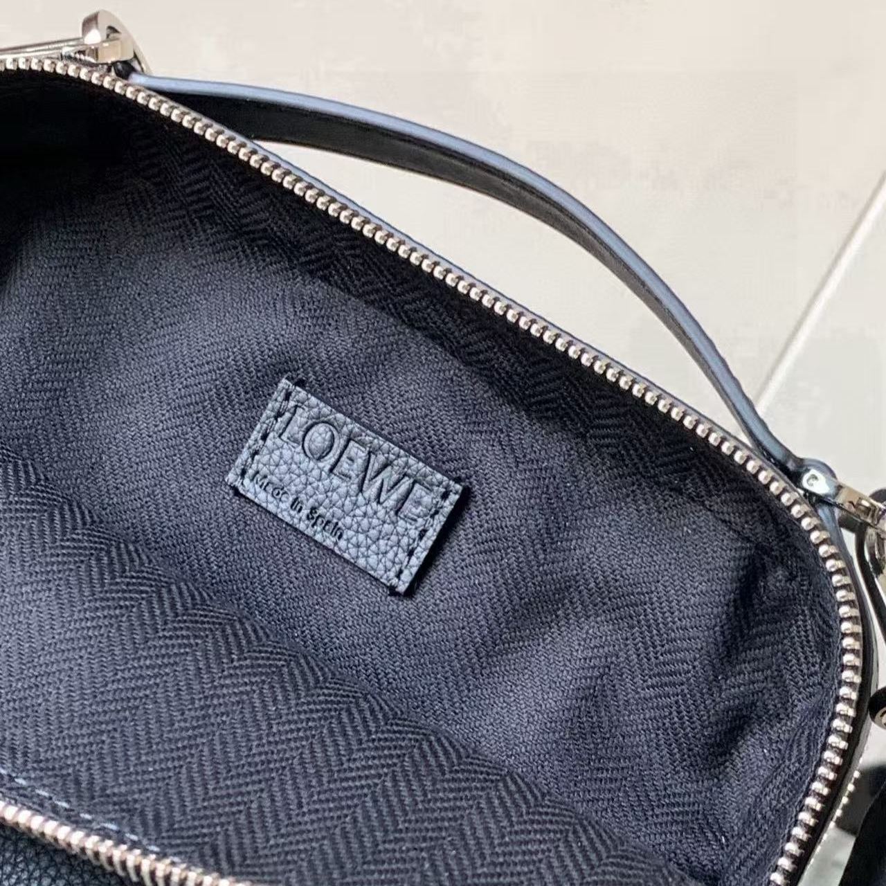 LOEWE Mini Crossbody Camera Bag "Black"（C660R41X01-1100）