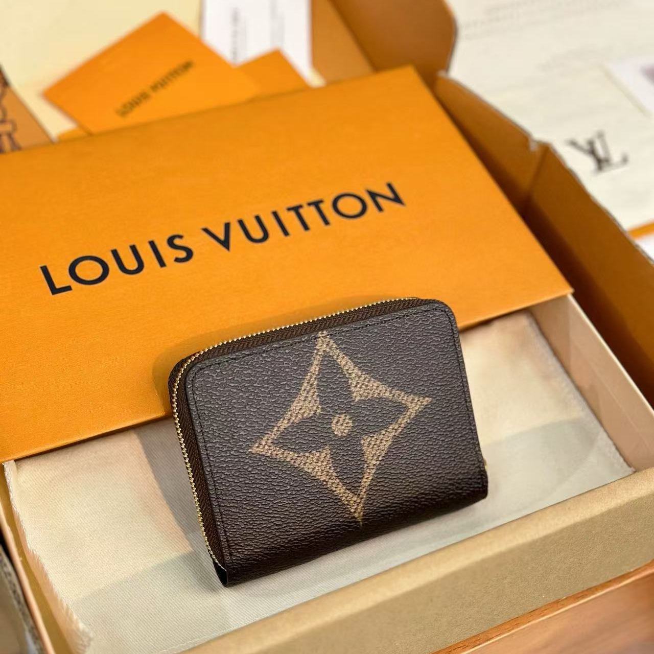 Louis VUITTON Zippy Coin Purse (M69354)