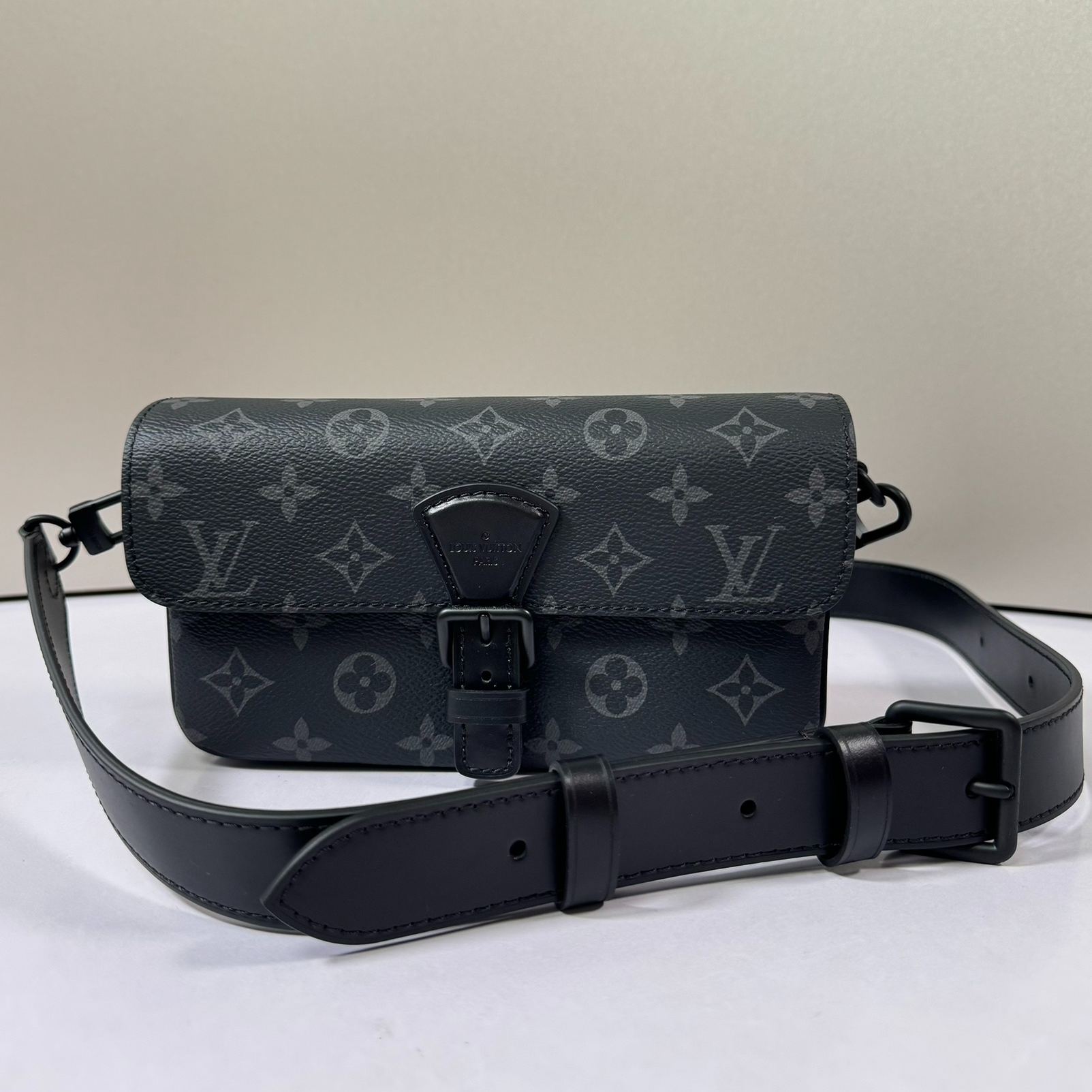 Louis Vuitton Montsouris Wearable Wallet（M83567）