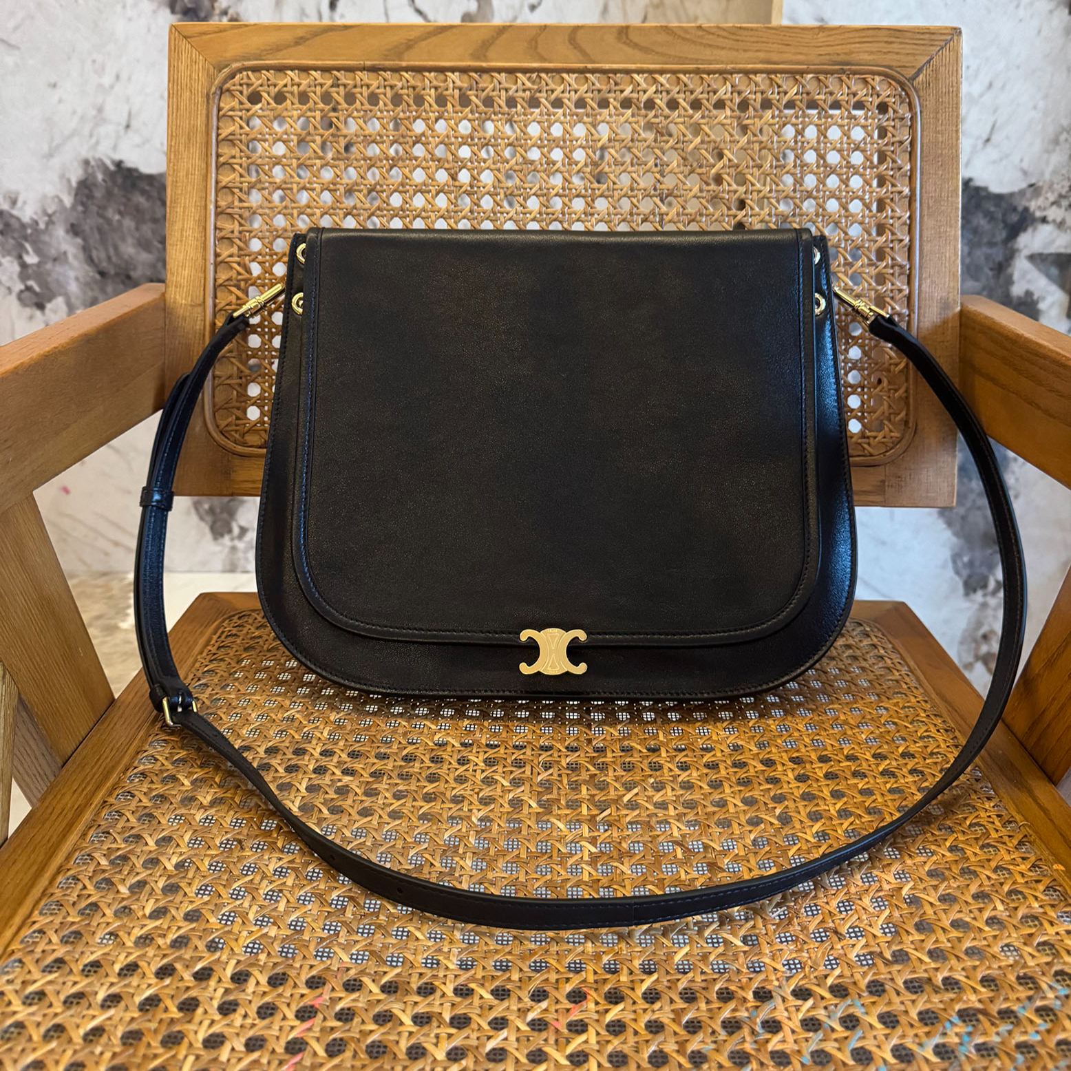 CELINE SOFT TRIOMPHE BESACE handbag（123632T88.38NO）