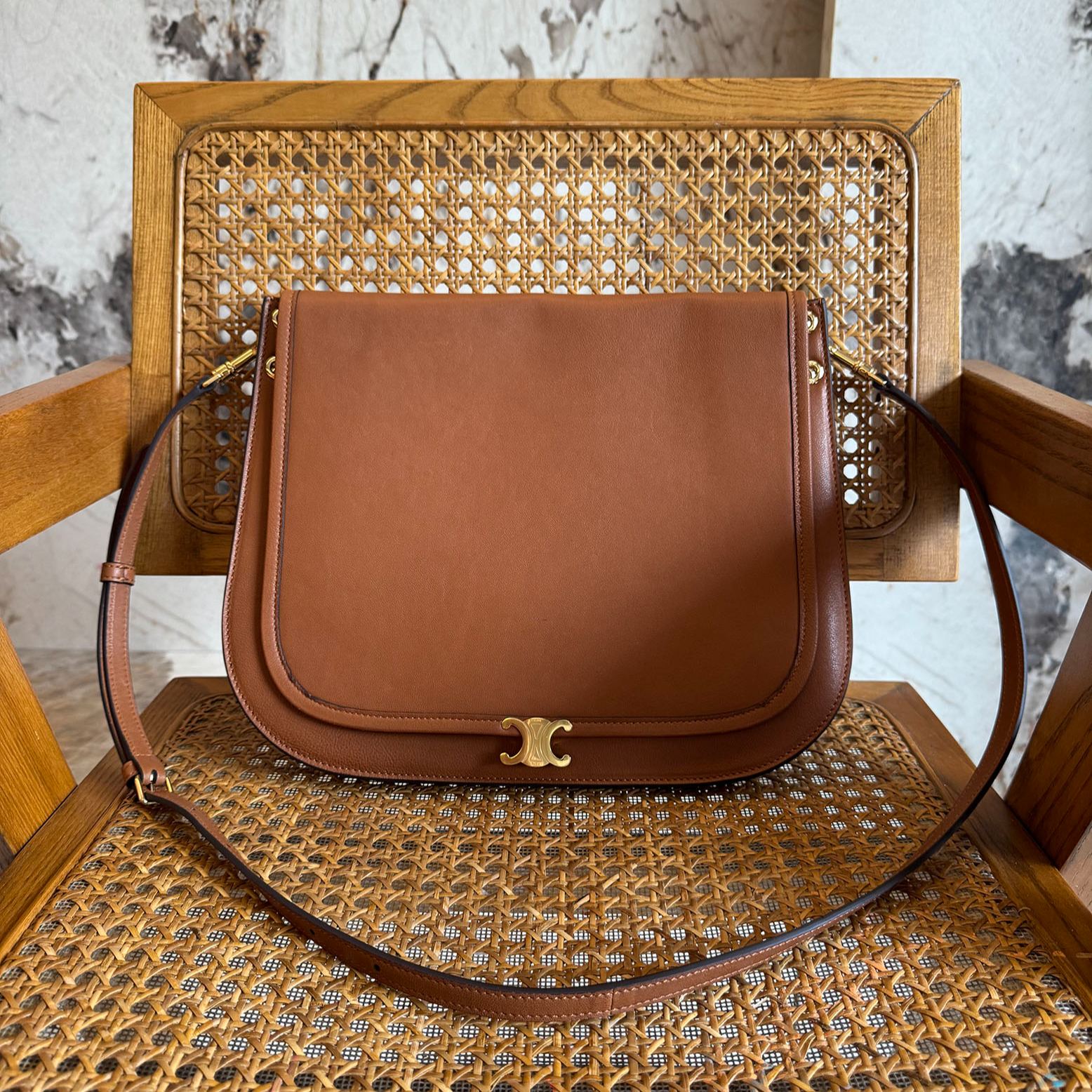 CELINE SOFT TRIOMPHE BESACE handbag（123632T88.38NO）