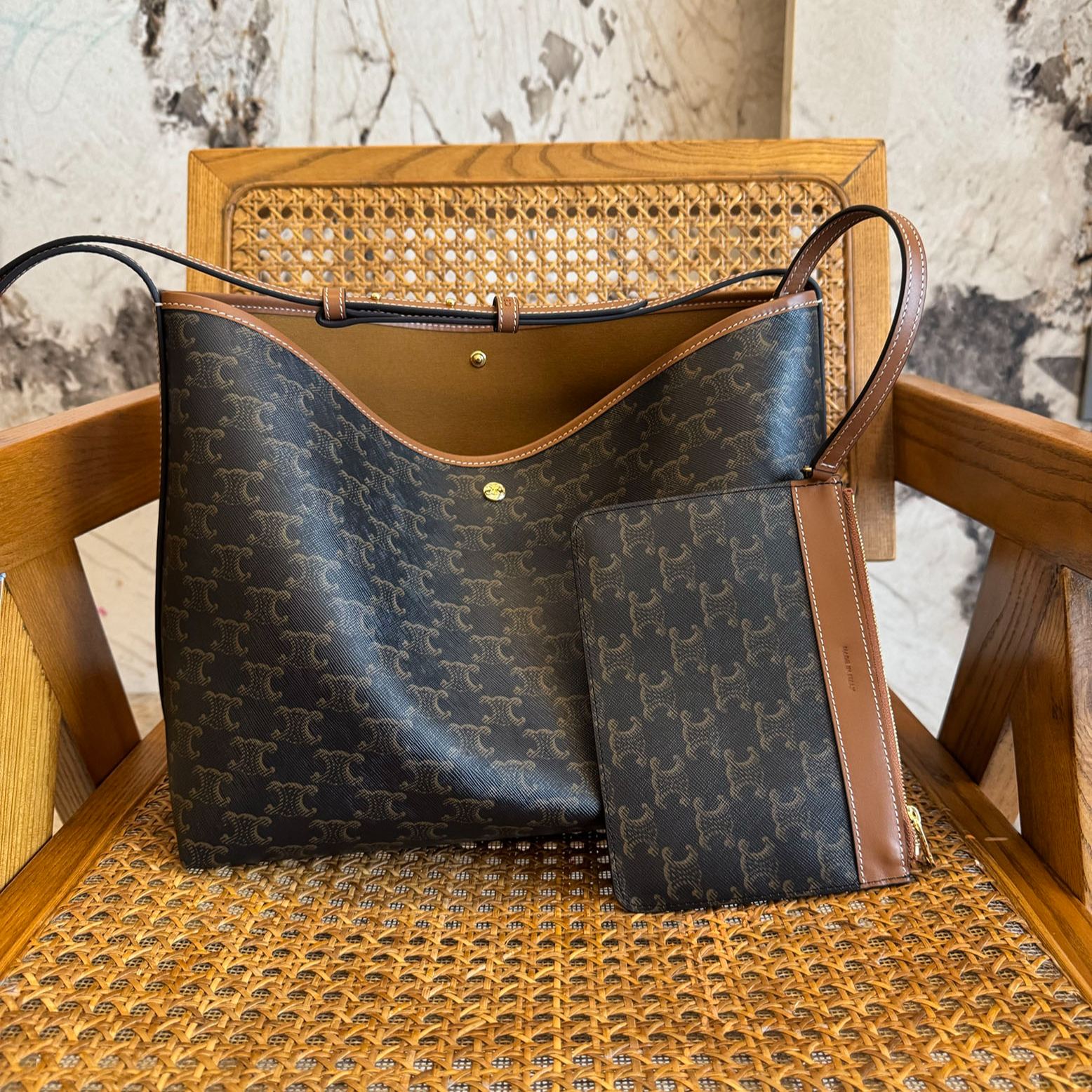 CELINE SOFT SHOPPER logo print handbag（123912GXC.04LU）