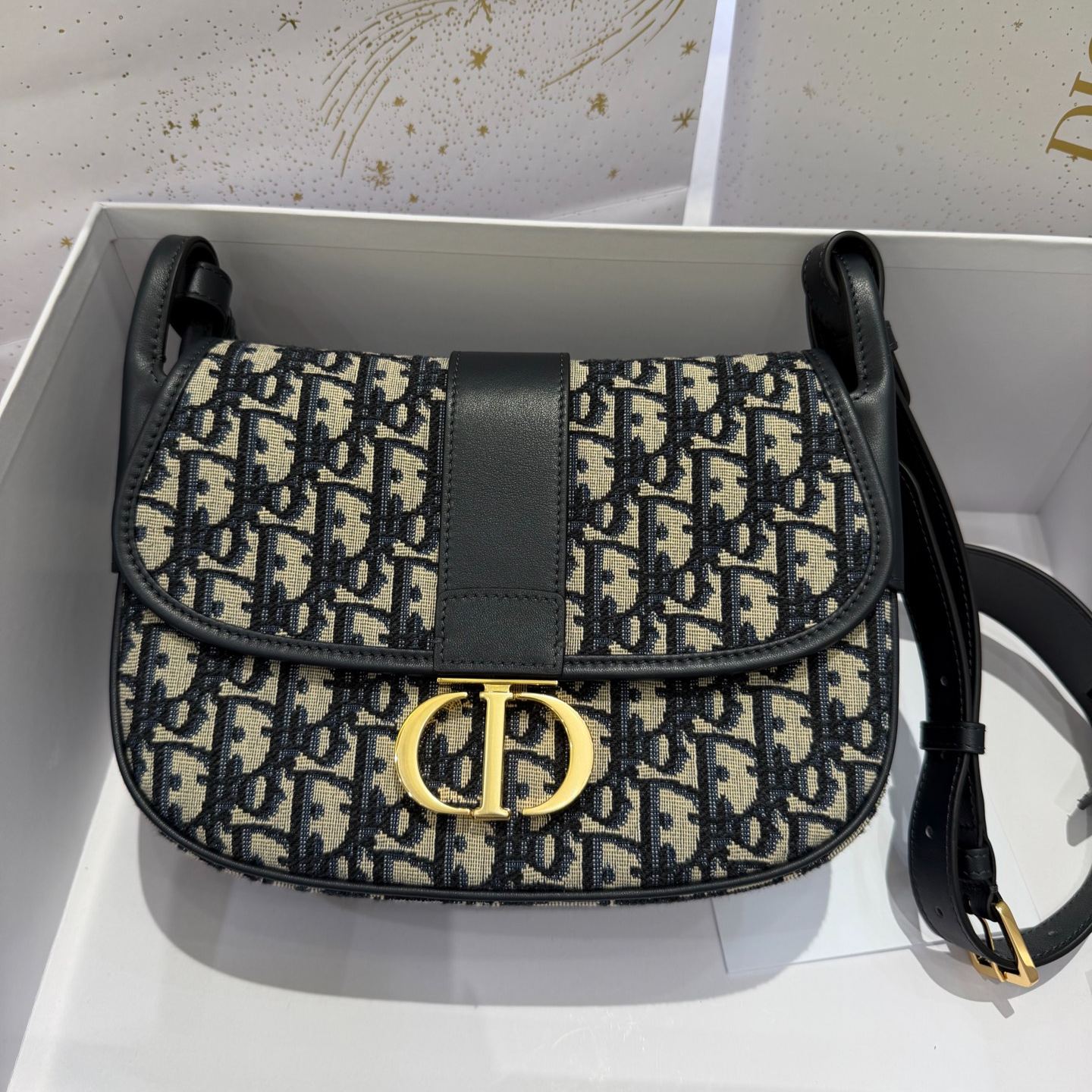 Dior 30 Montaigne Satchel Bag Medium（M9363UTZQ_M928）