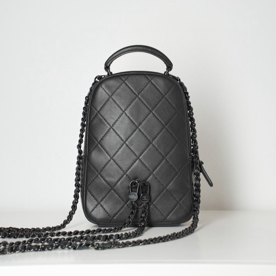 CHANEL Spring/Summer Limited Edition So Black Backpack（AP3753 B06311 94305）