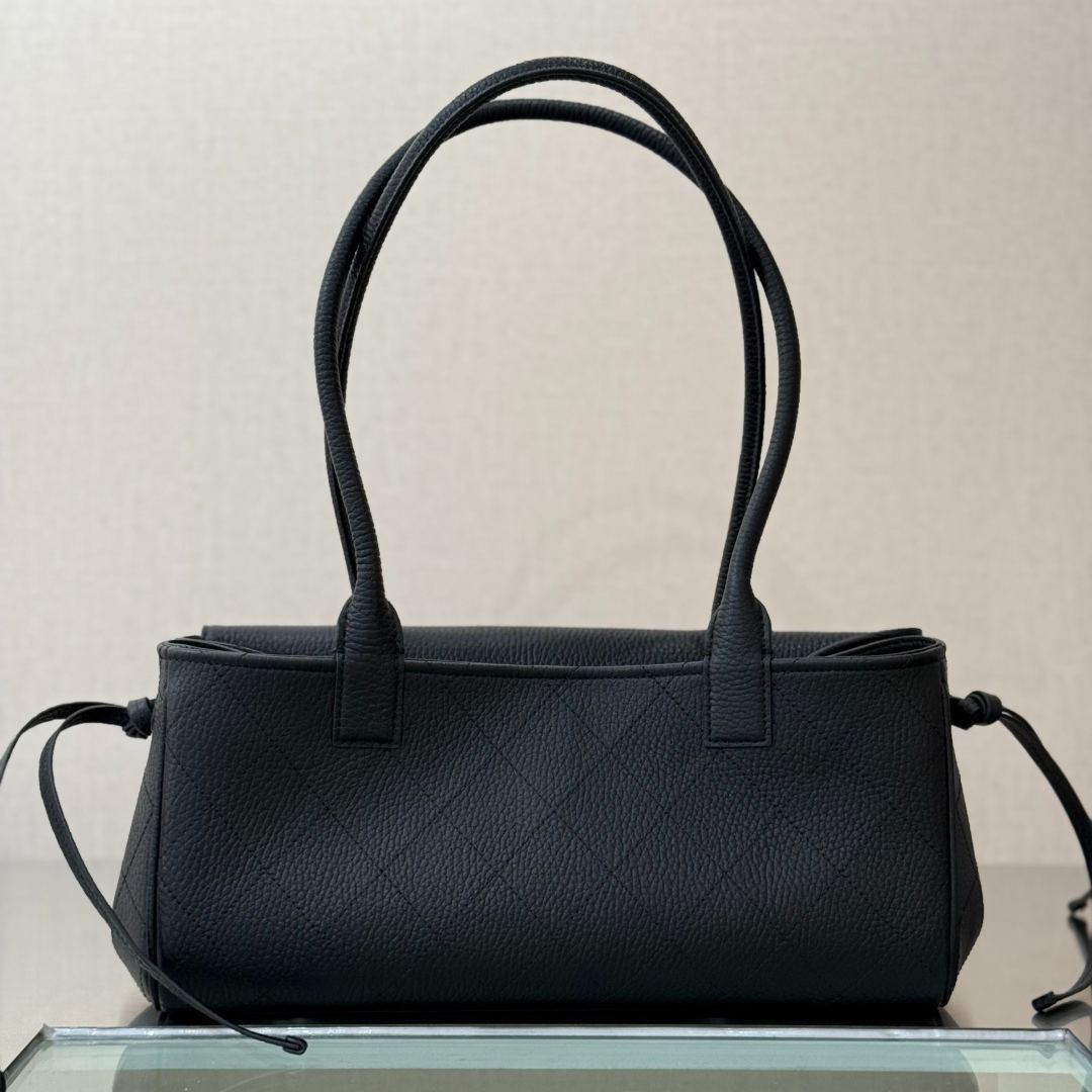 CHANEL Small Shopping Bag, Grained Calfskin（AS6288 B24248 94305）
