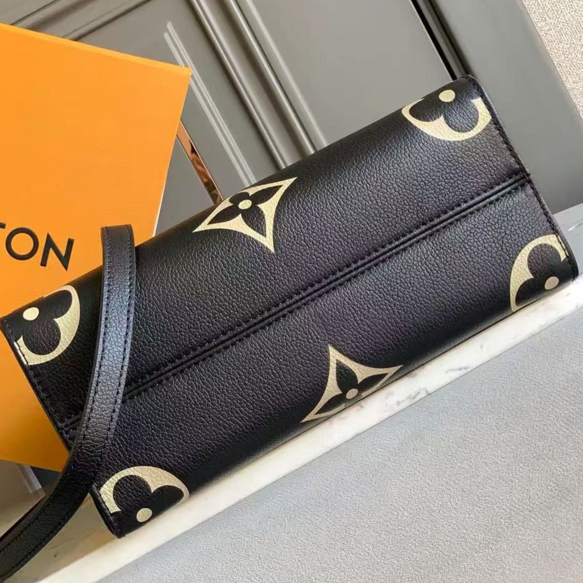Louis Vuitton Bicolor Monogram Empreinte On-the-Go PM M45659 Bag（M45659）