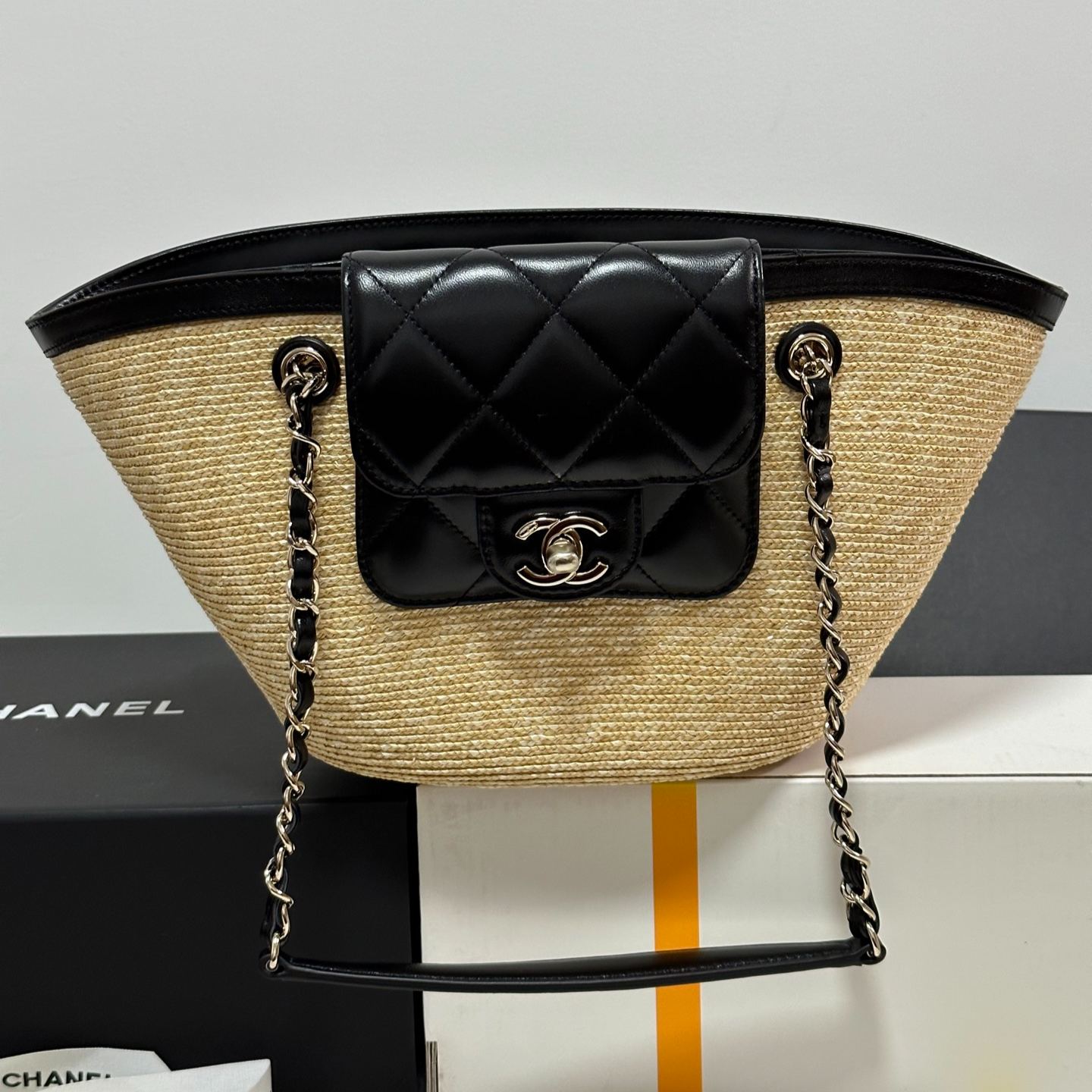 CHANEL Small Shopping Bag, Braided Straw, Lambskin（AS5951 B22647 U6027）