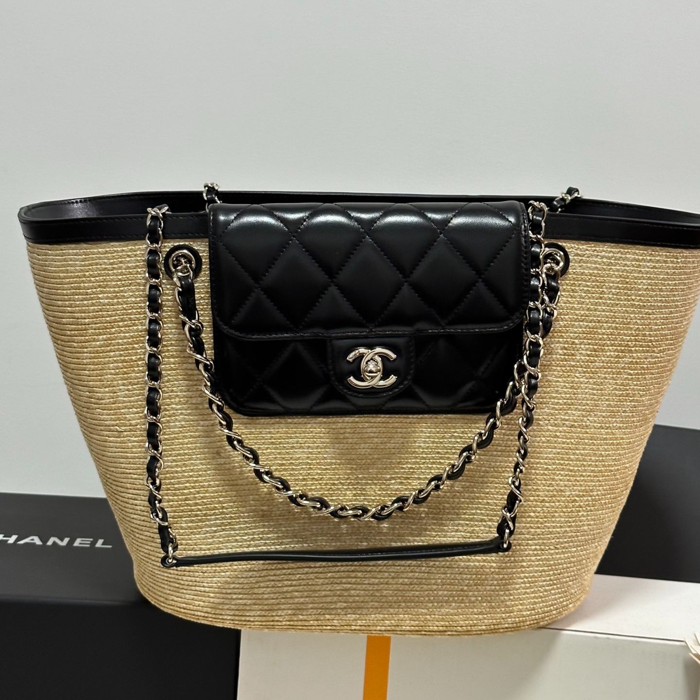 CHANEL Small Shopping Bag, Braided Straw, Lambskin（AS5951 B22647 U6027）