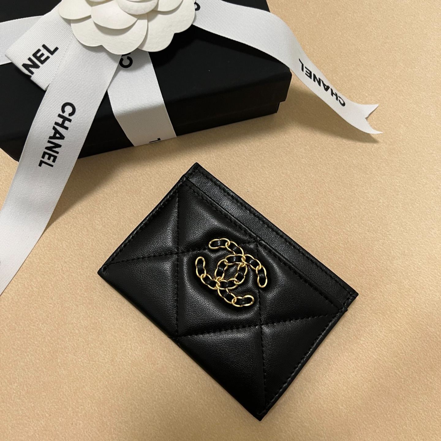 CHANEL 19 Card Holder Black (AP1167)