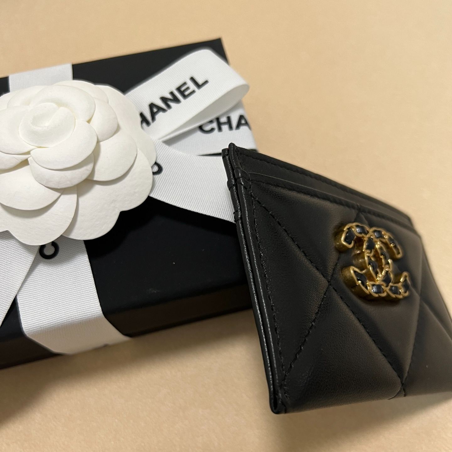 CHANEL 19 Card Holder Black (AP1167)