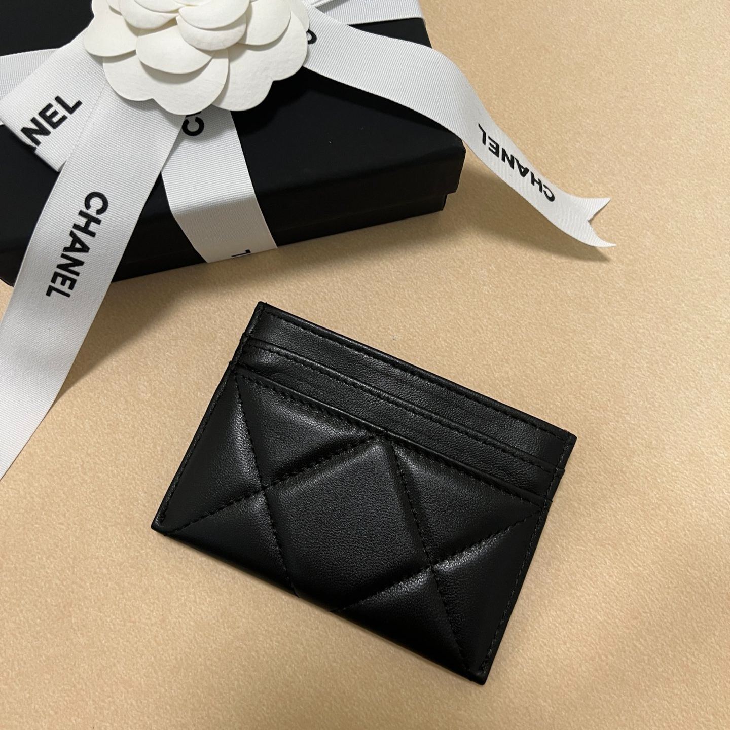 CHANEL 19 Card Holder Black (AP1167)