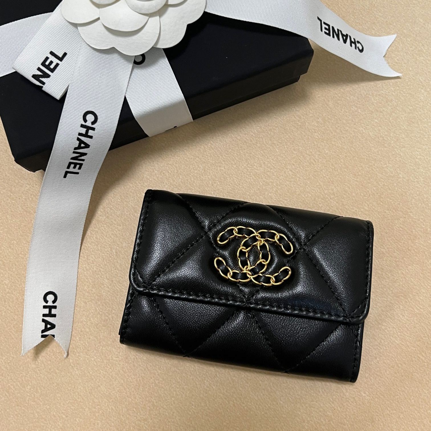 CHANEL 19-inch card holder (AP1790 B04852 94305)