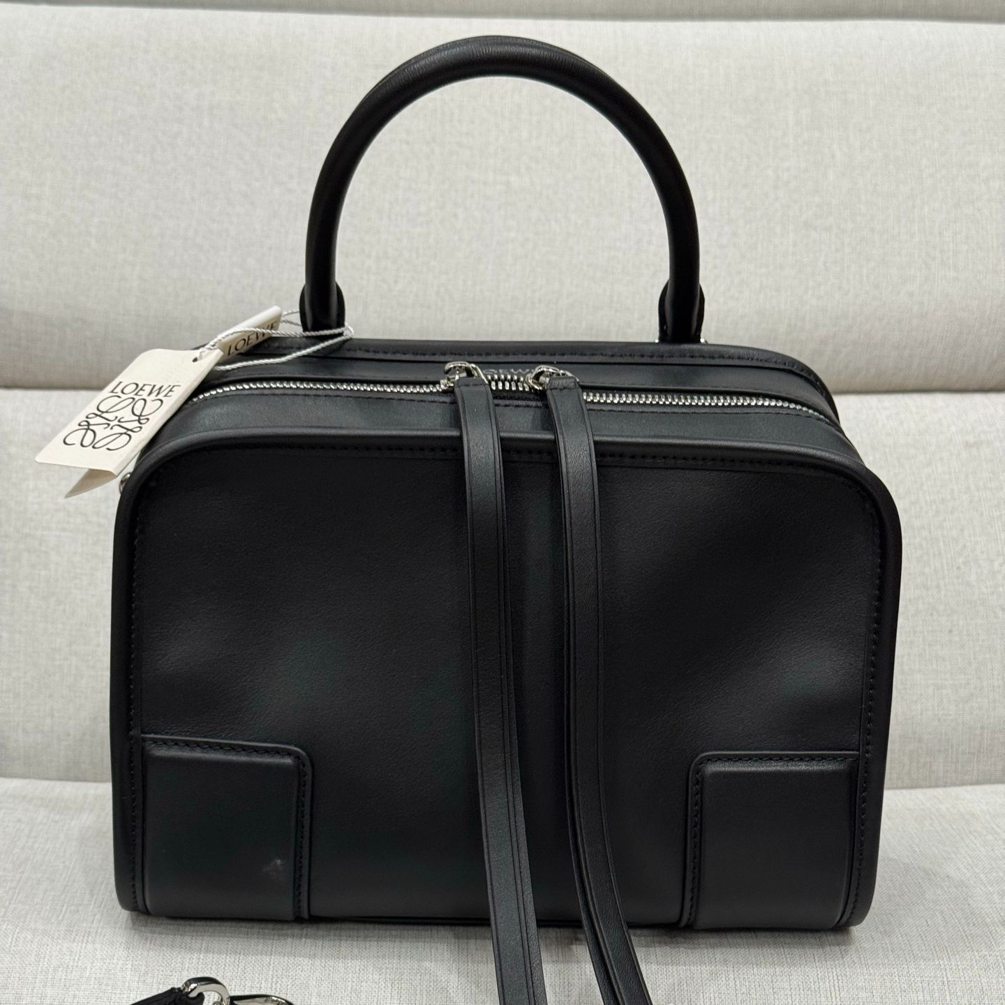 LOEWE Amazona 180 Bag, Small (Soft Calfskin)（A039AS0X01）