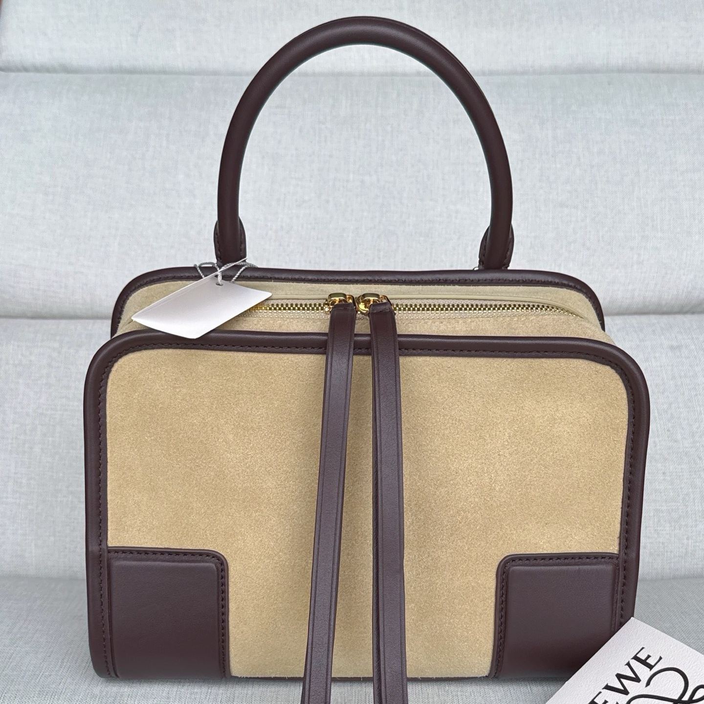 LOEWE Amazona 180 Bag, Small (Soft Calfskin)（A039AS0X01）