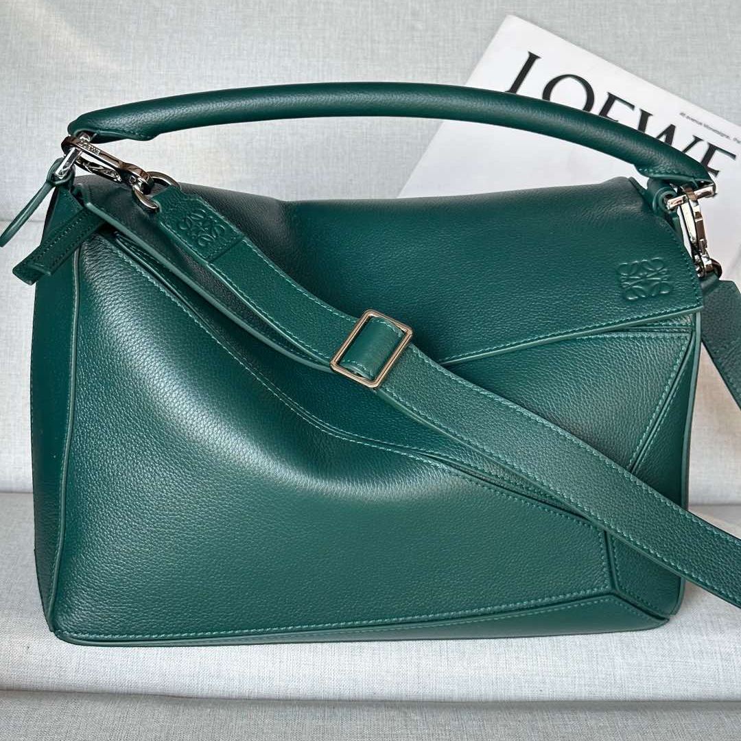 LOEWE Large Puzzle Edge bag in grained calfskin（B510P00X05）