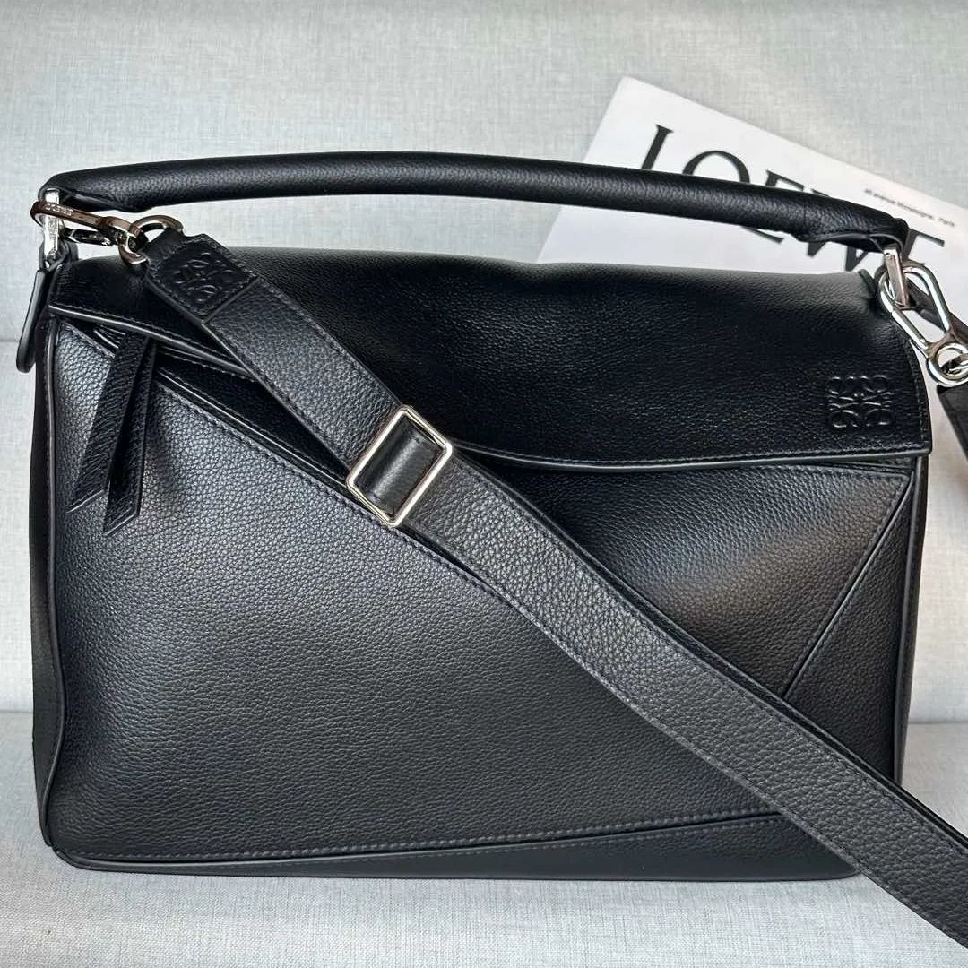 LOEWE Large Puzzle Edge bag in grained calfskin（B510P00X05）