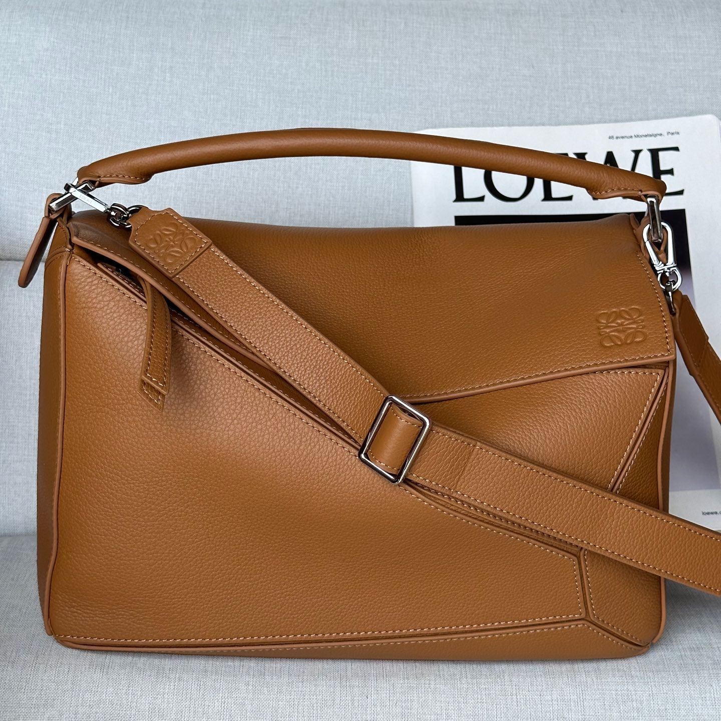 LOEWE Large Puzzle Edge bag in grained calfskin（B510P00X05）