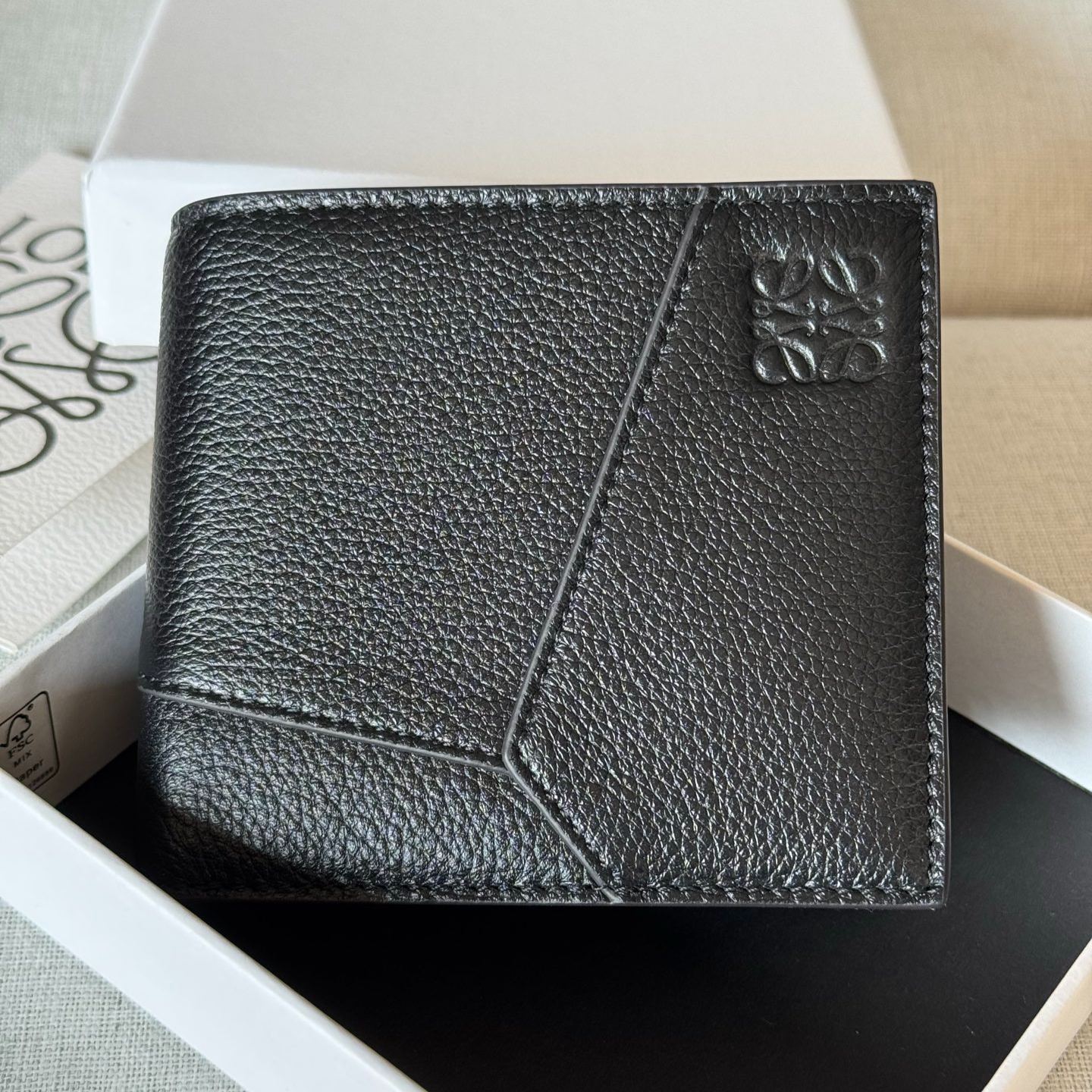 LOEWE Puzzle bifold coin wallet in supple grained calfskin（C510501X16）