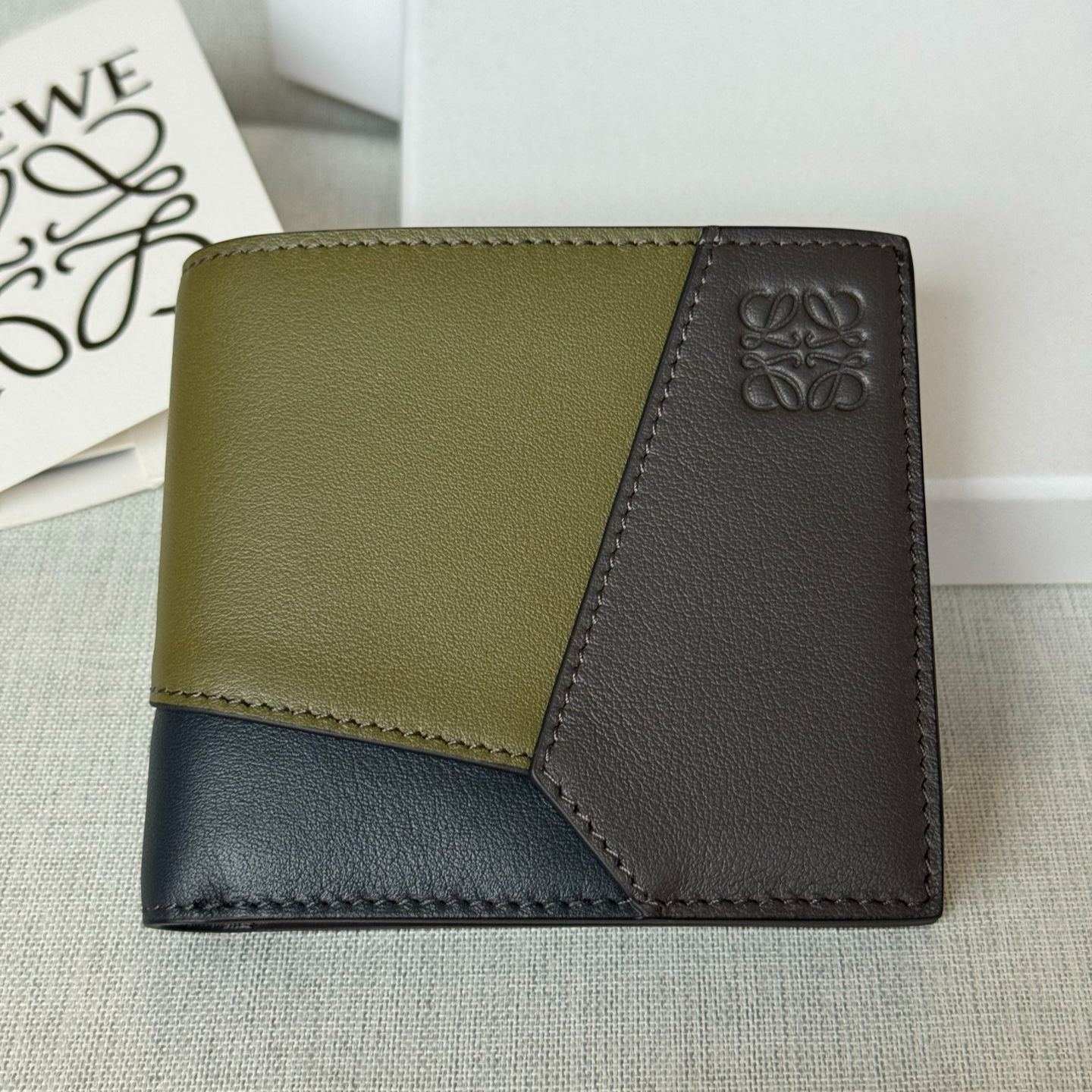 LOEWE Puzzle bifold coin wallet in supple grained calfskin（C510501X16）