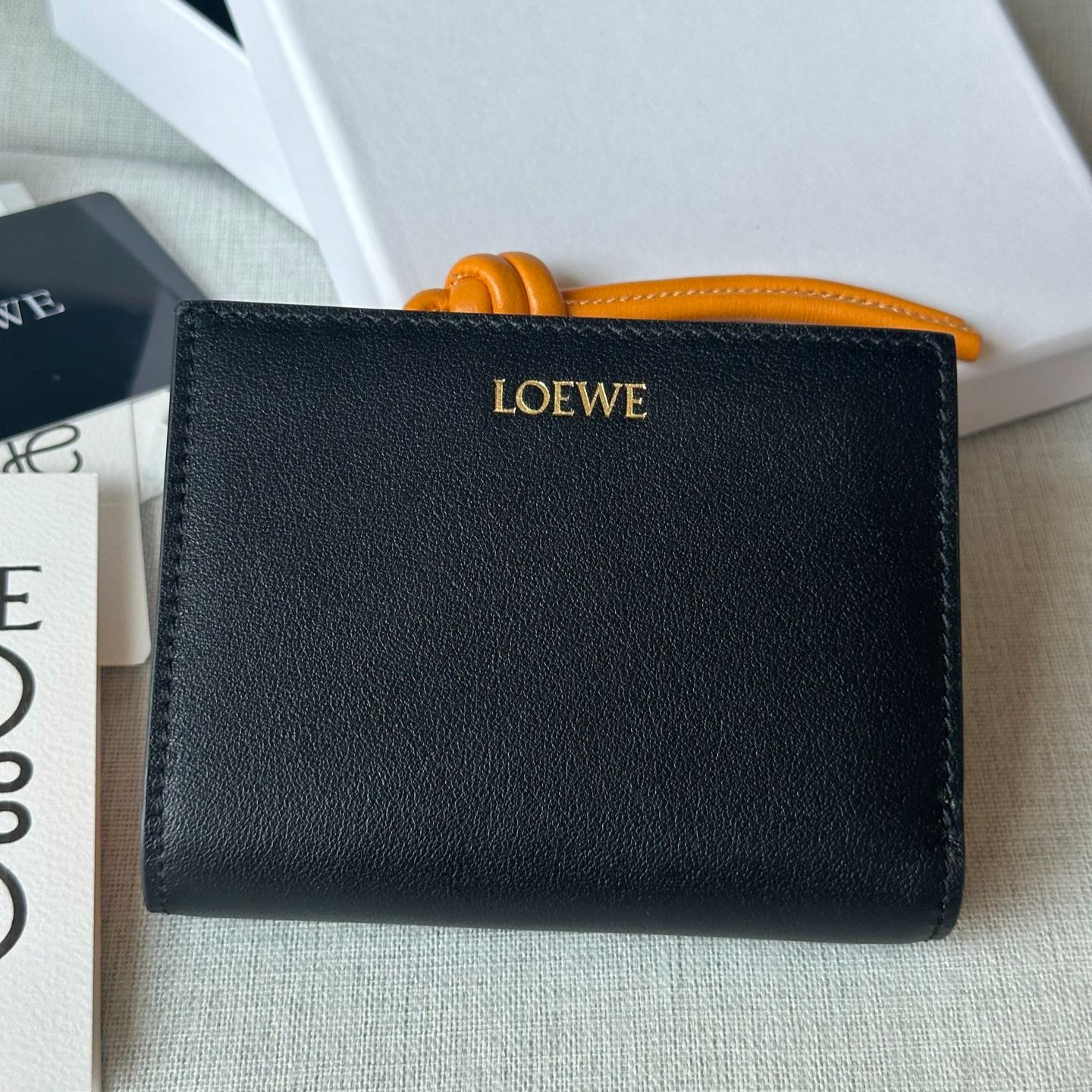 LOEWE Knot compact wallet in shiny nappa calfskin（CEM1NCWX01）