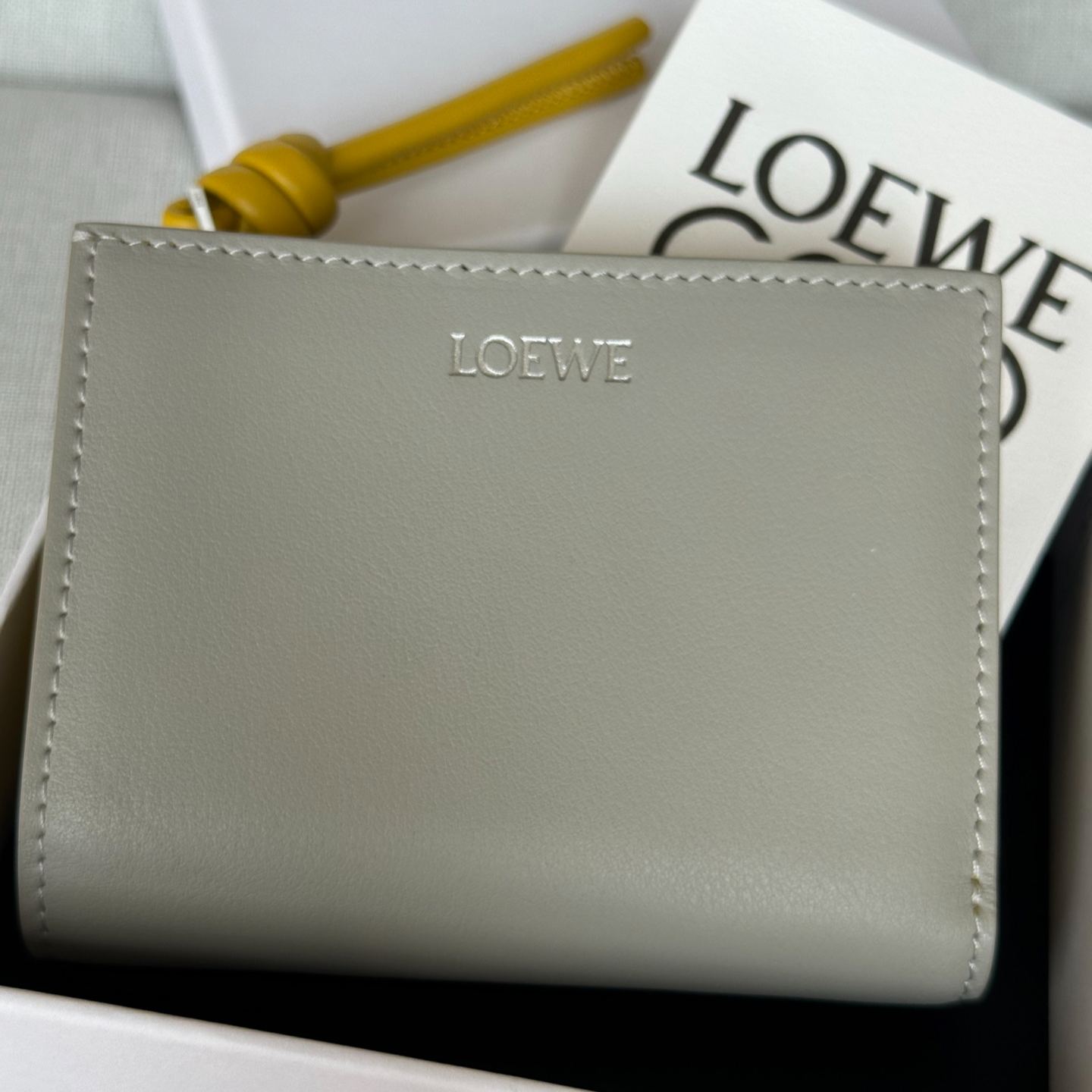 LOEWE Knot compact wallet in shiny nappa calfskin（CEM1NCWX01）