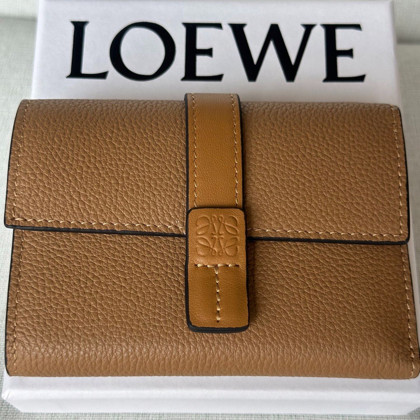 LOEWE Small vertical wallet in soft grained calfskin（C660S86X04）