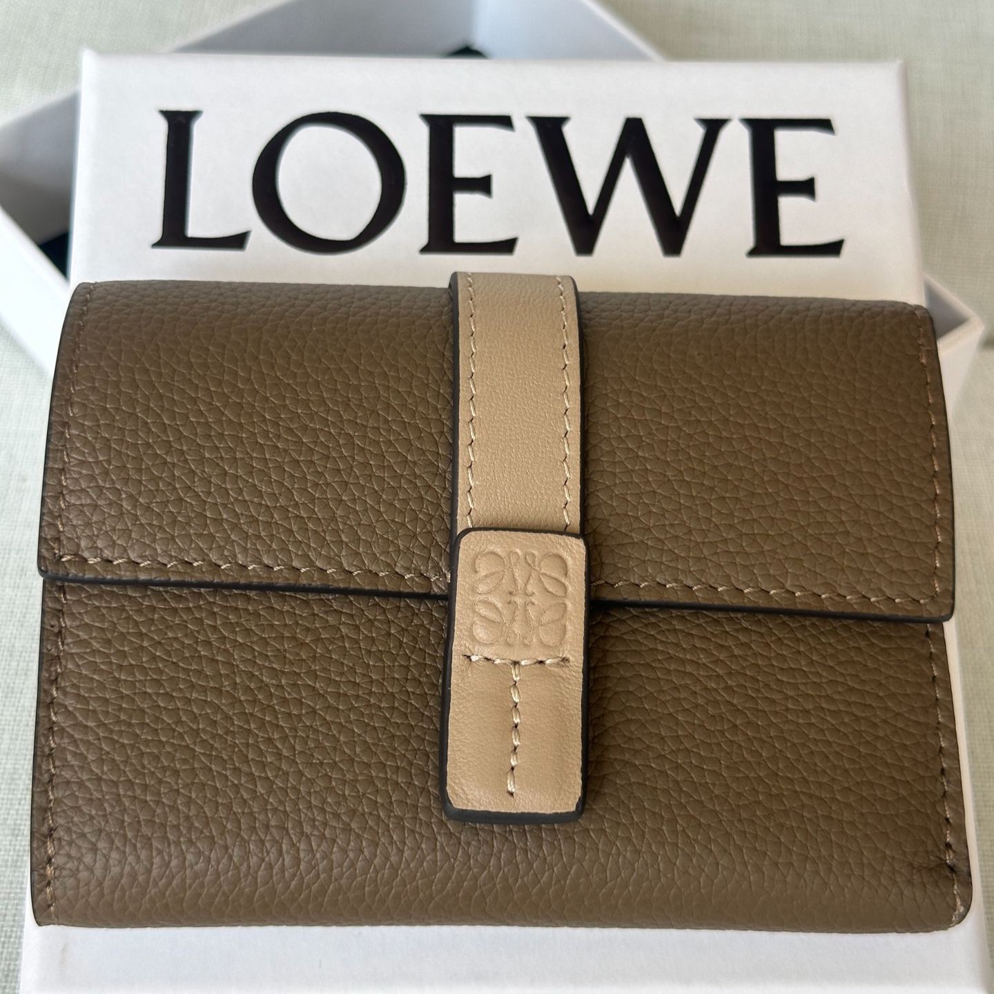 LOEWE Small vertical wallet in soft grained calfskin（C660S86X04）