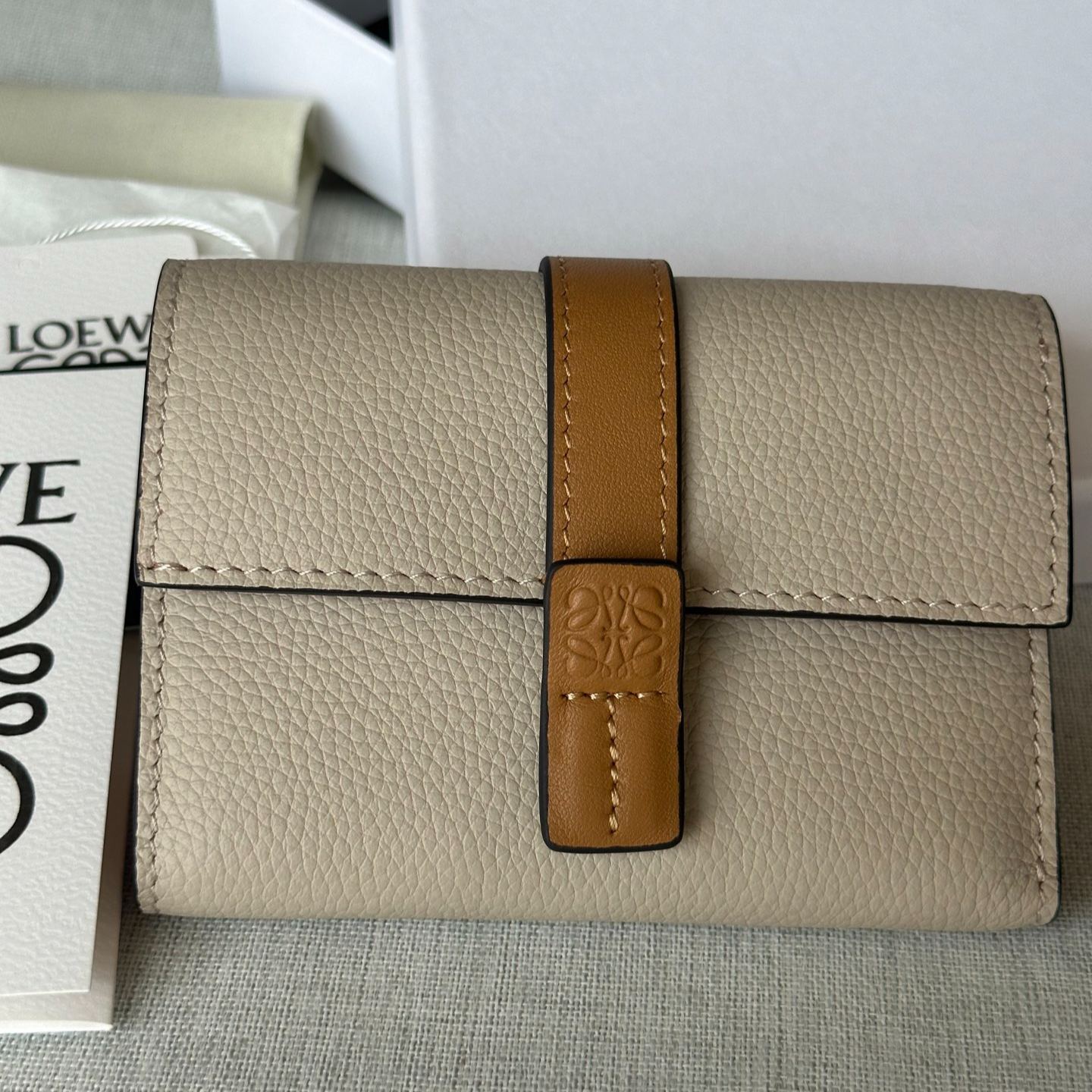 LOEWE Small vertical wallet in soft grained calfskin（C660S86X04）