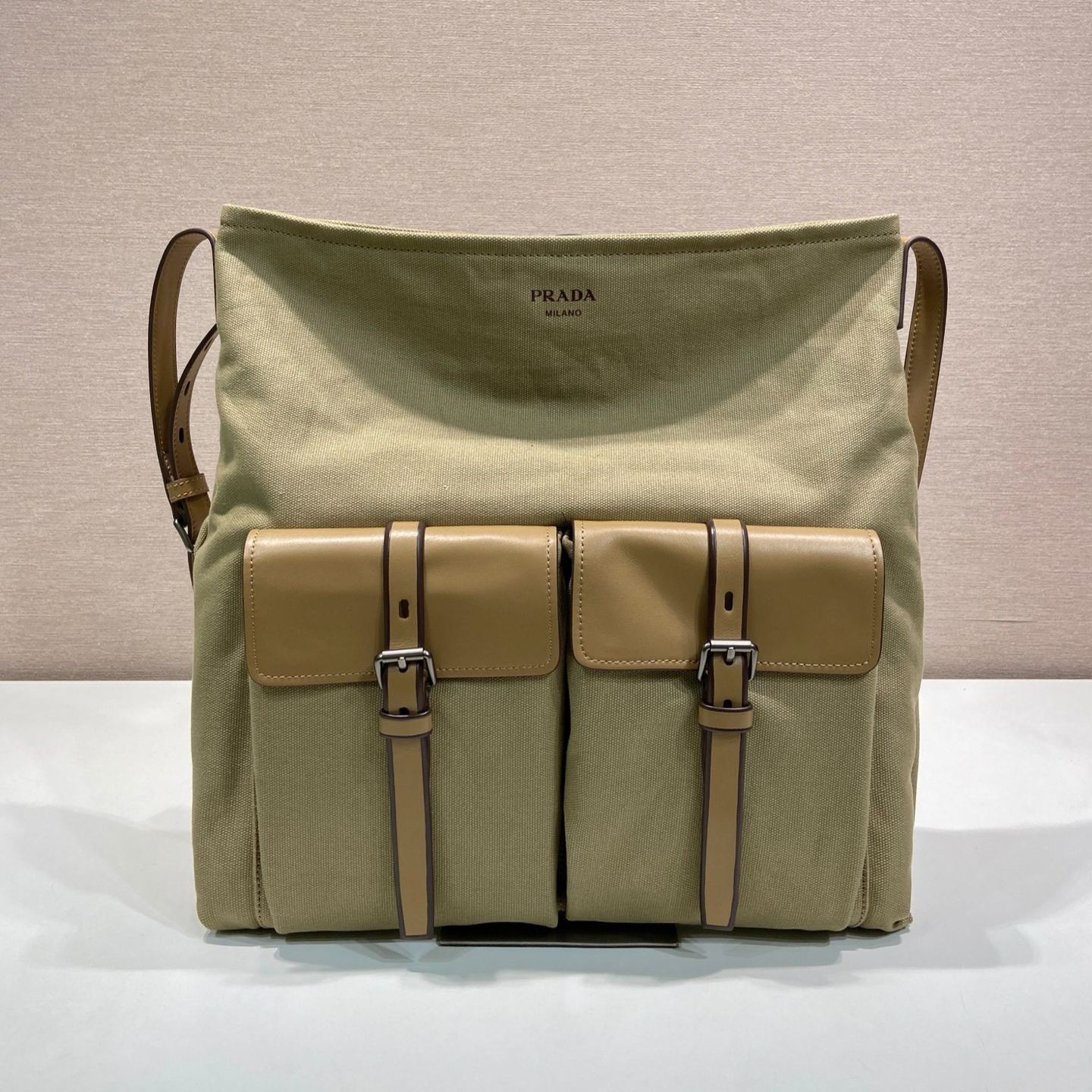 Prada Large Route tote bag with buckle (2VH207_2G6S_F0002_V_OOO）