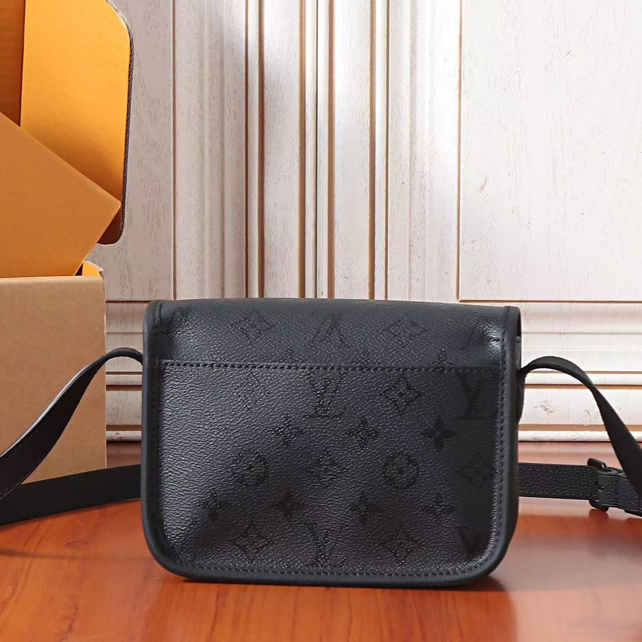 Louis Vuitton Satchel Wearable Wallet（M2A259）
