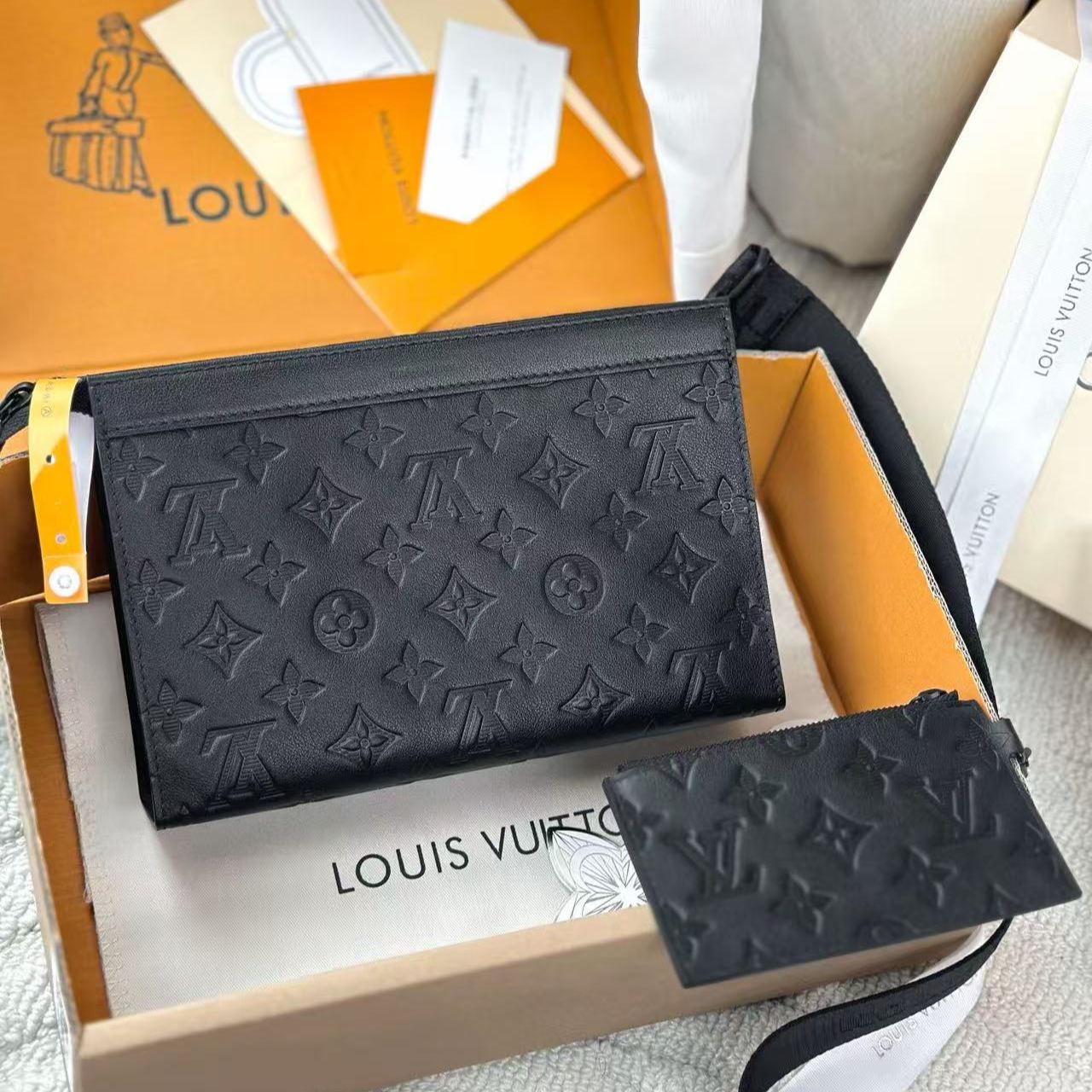Louis Vuitton Gaston Wearable Wallet（M81115）