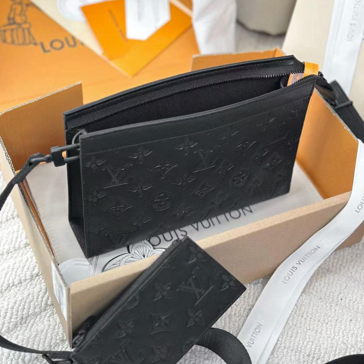 Louis Vuitton Gaston Wearable Wallet（M81115）