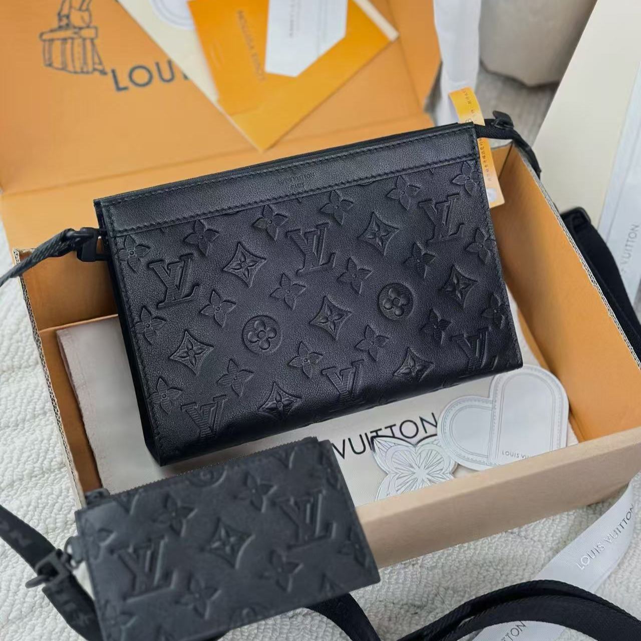 Louis Vuitton Gaston Wearable Wallet（M81115）