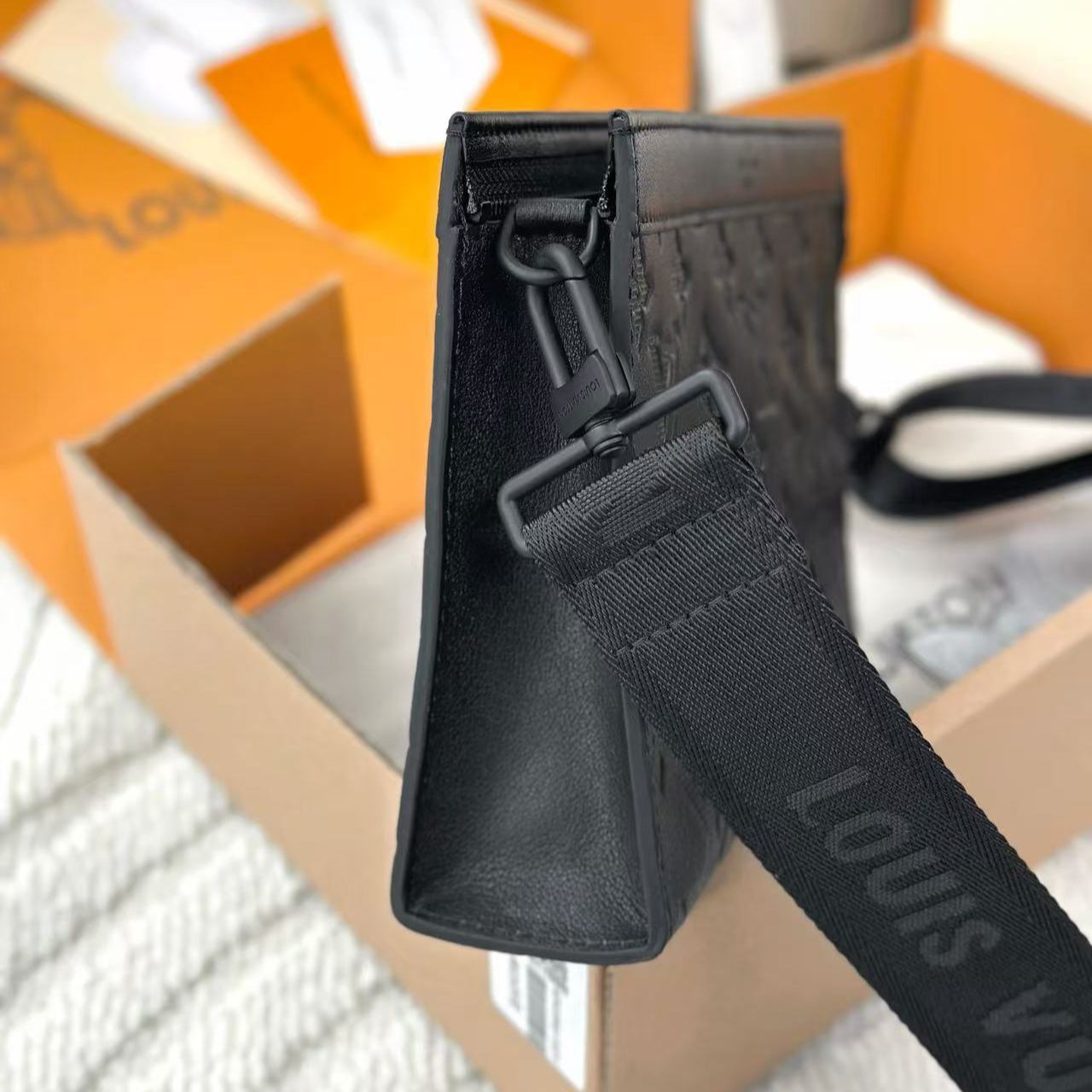 Louis Vuitton Gaston Wearable Wallet（M81115）
