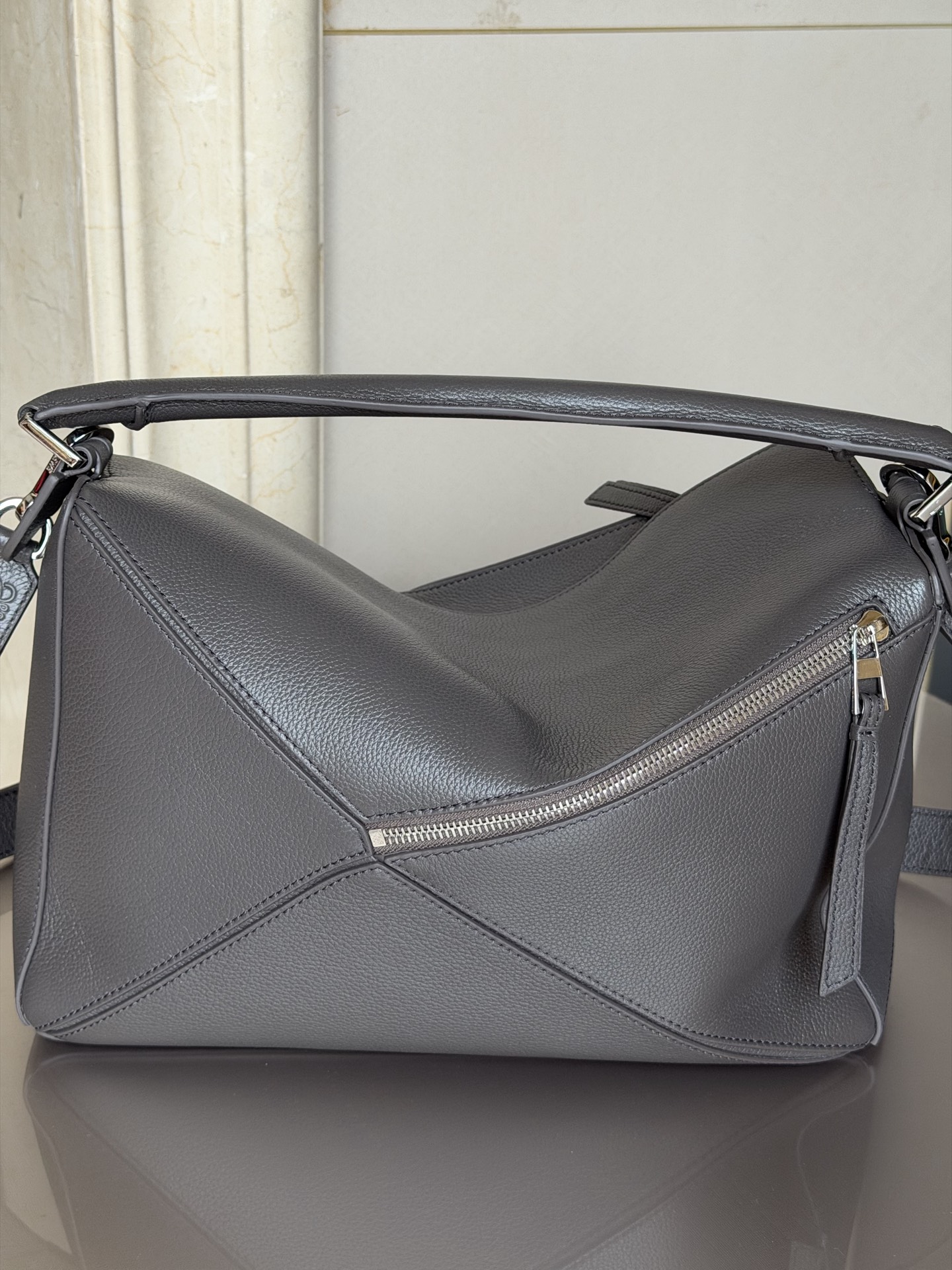 LOEWE Large Puzzle Edge bag in grained calfskin（B510P00X05）