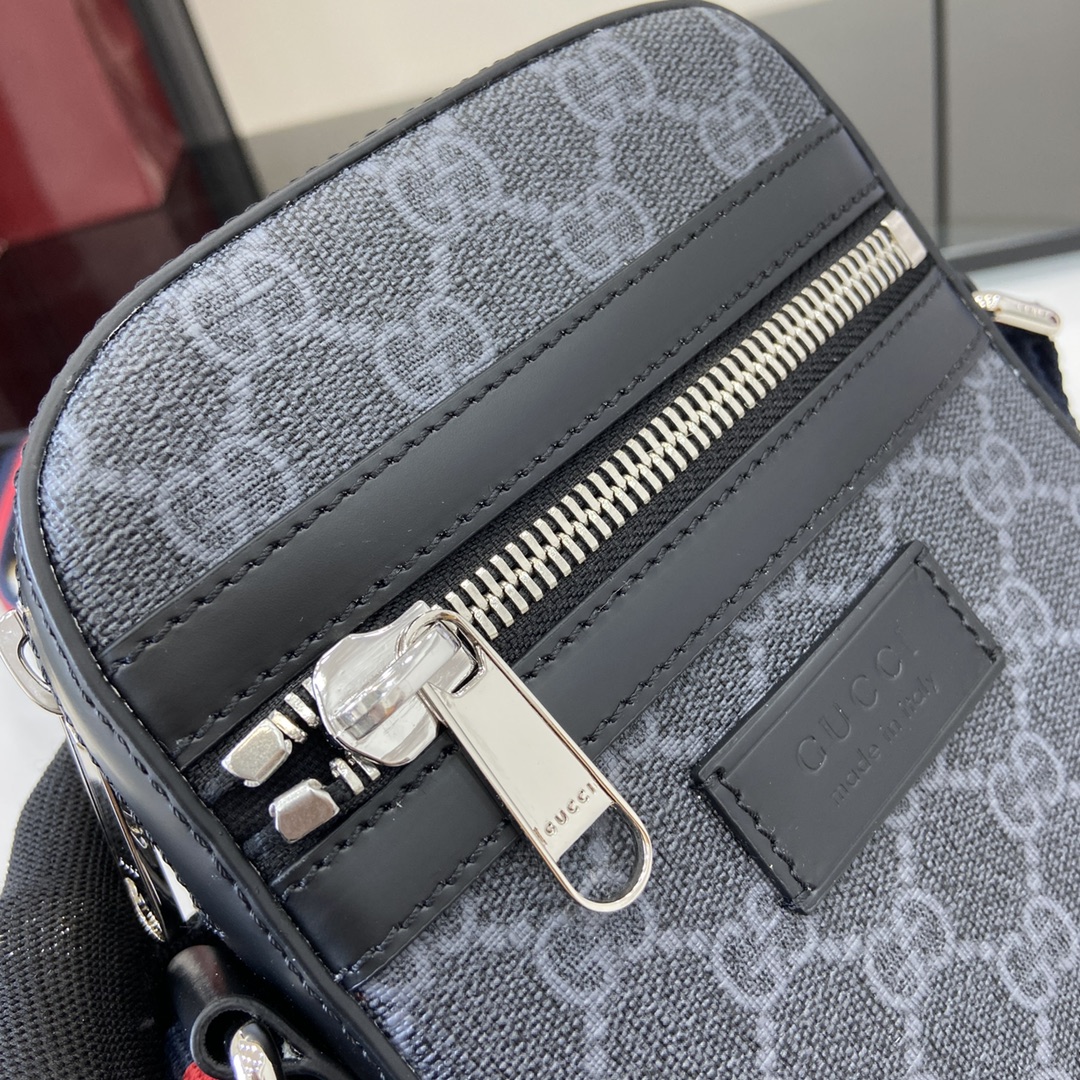 GUCCI GG Supreme Messenger Bag (598103-K5RLN-1095)