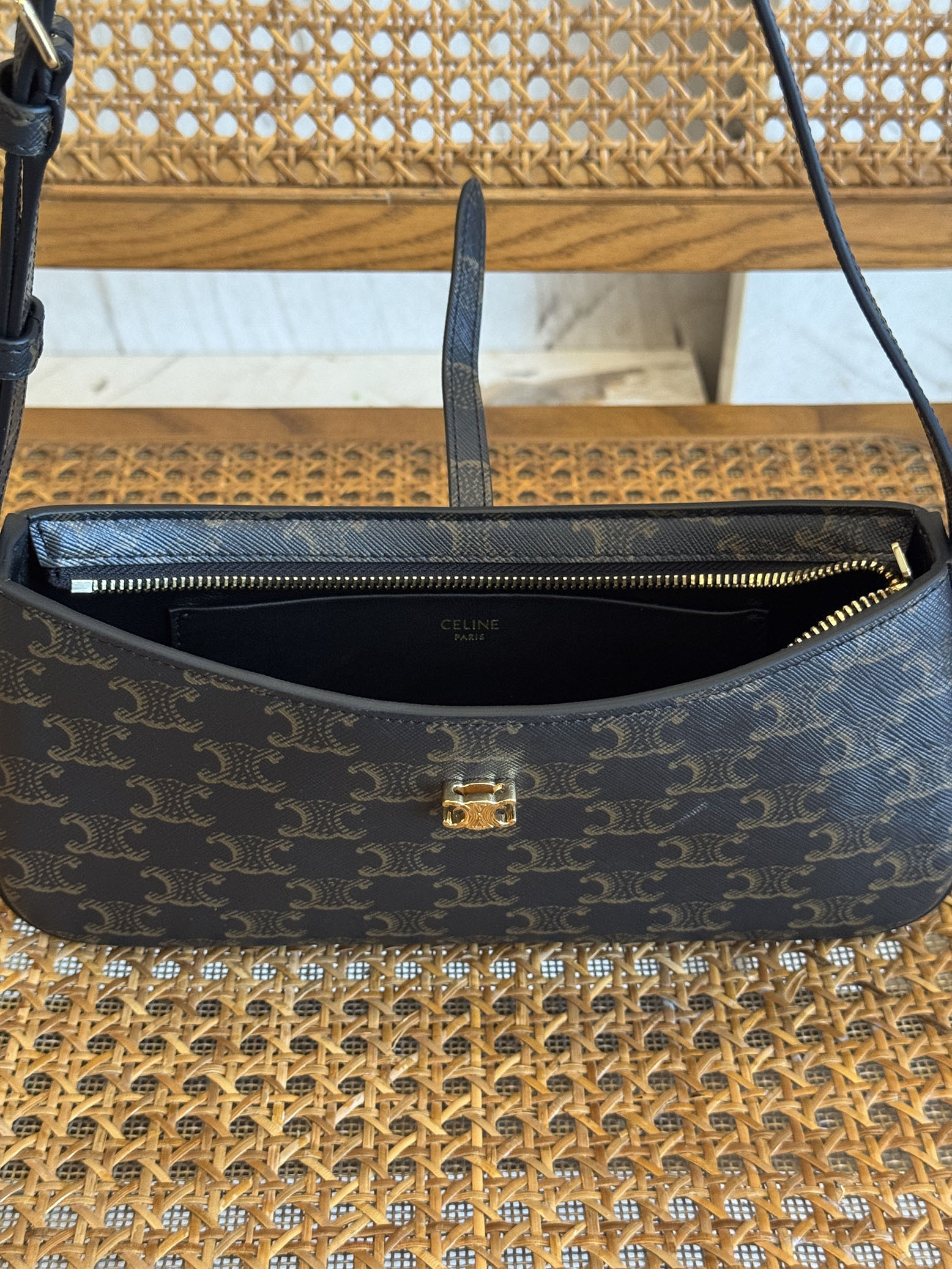 CELINE Tina Shoulder Bag / Glossy Calfskin（123053BF4.38NO）