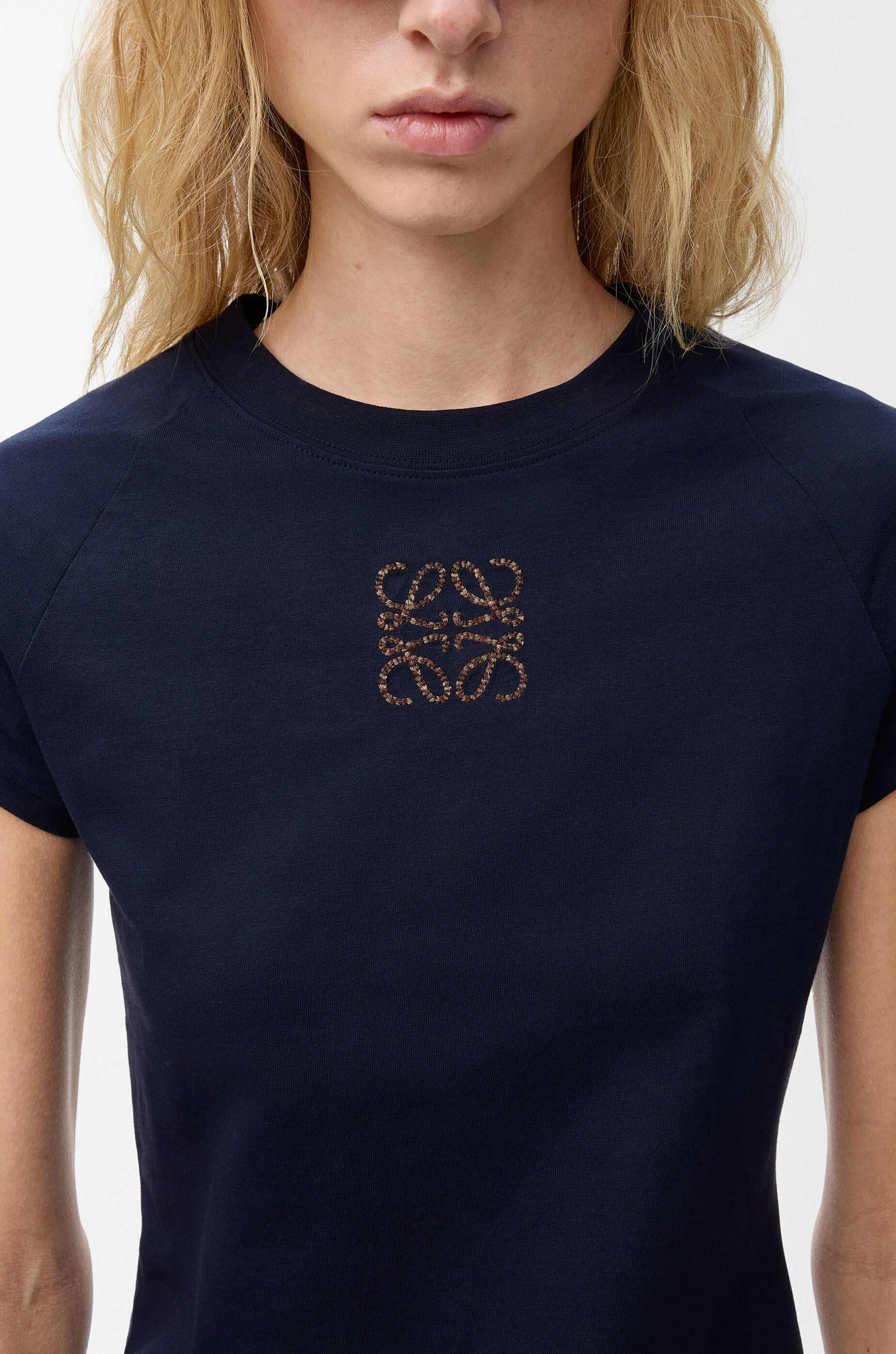 LOEWE スモールフィット Tシャツ｜日常に溶け込む上質なコットンウェア