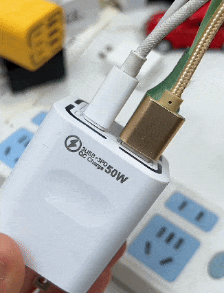50W Multi-Port Fast Charger – Charge Up to 6 Devices Simultaneously with Smart Power Distribution