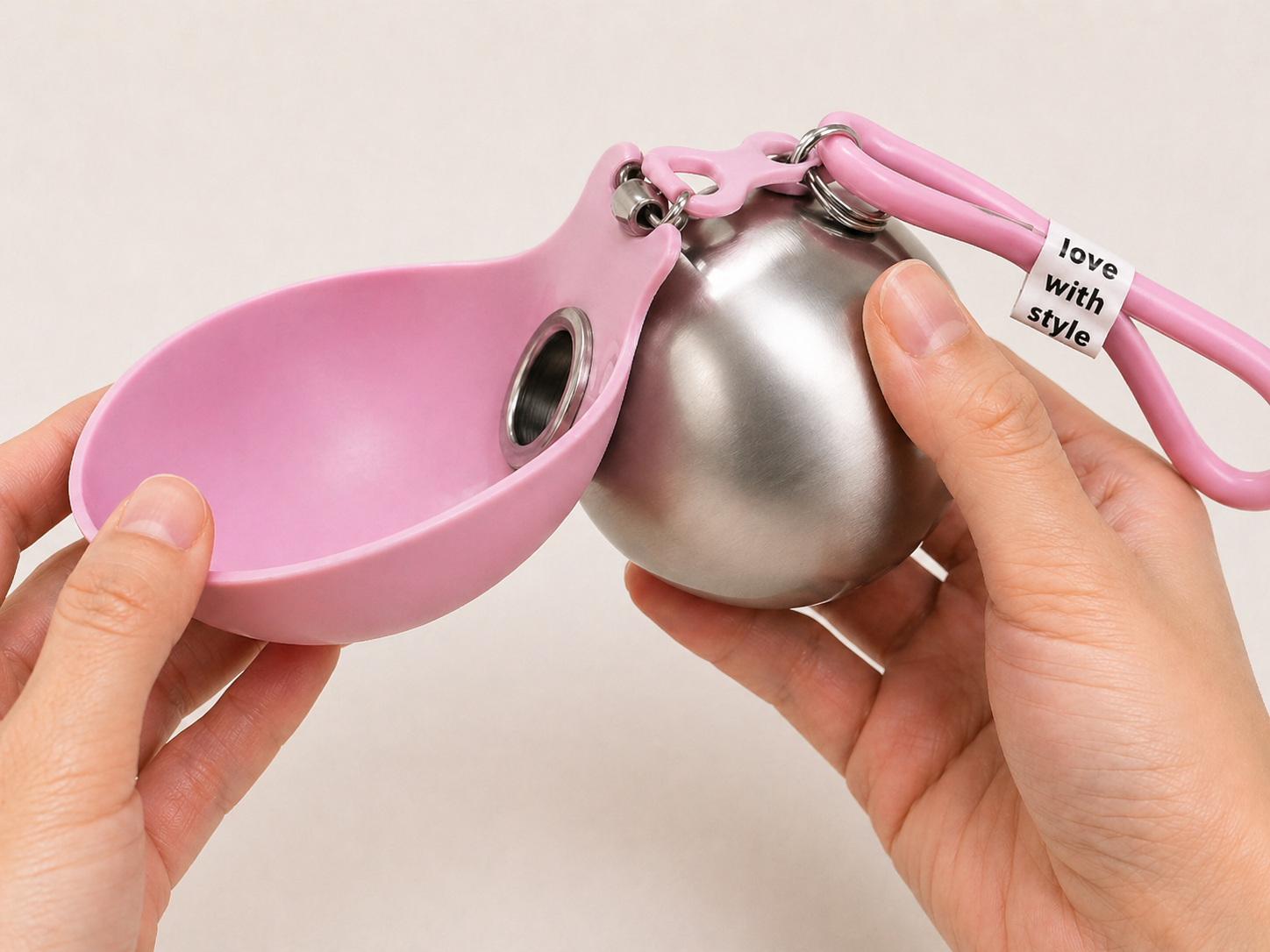 Pop the silicone bowl-cap off the Trailhound