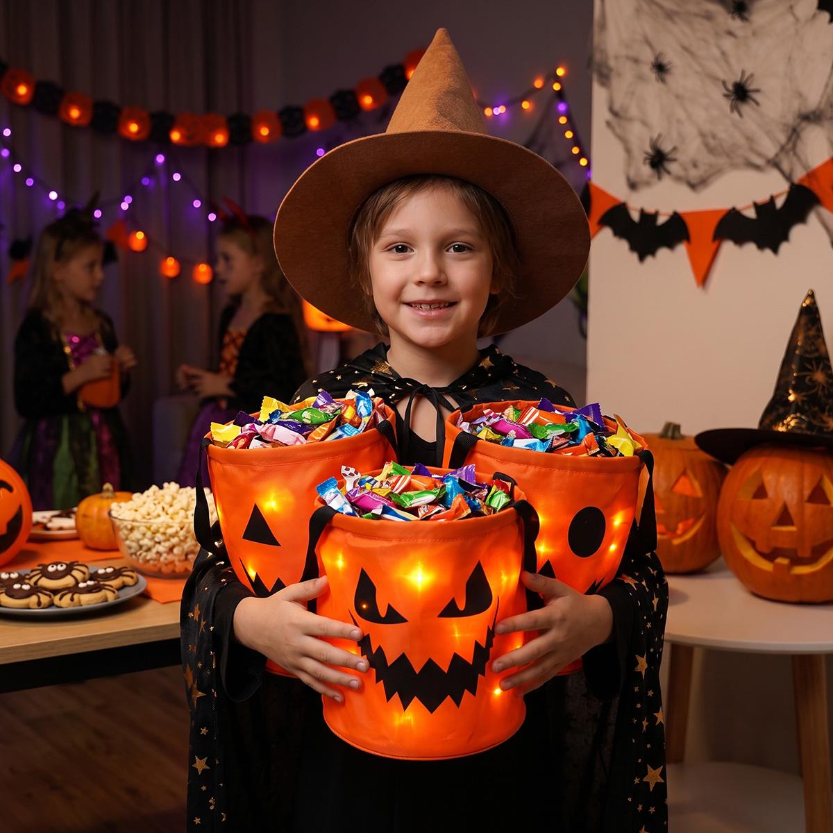 3/4 Pcs Halloween Candy Bucket with LED Lights Non Woven Gift Bags Trick or Treat Bags Pumpkin Candy Bags Reusable Tote Bags for  Kids Students Adults, Night Light Bags for Home Garden Lawn Decorations, Halloween Birthday Christmas Party Favor Supplies