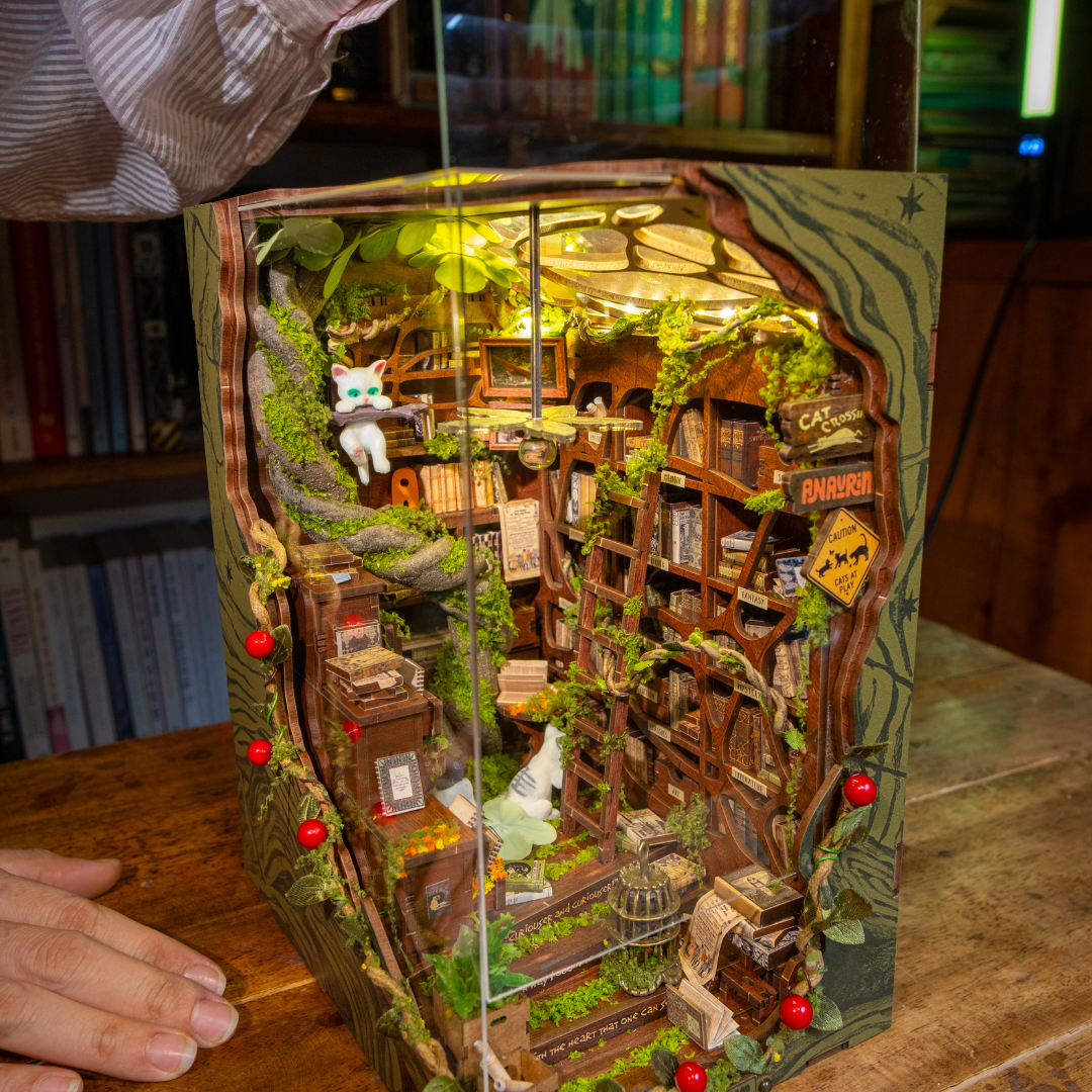Floralshe DIY BookNook - Cats Crossing