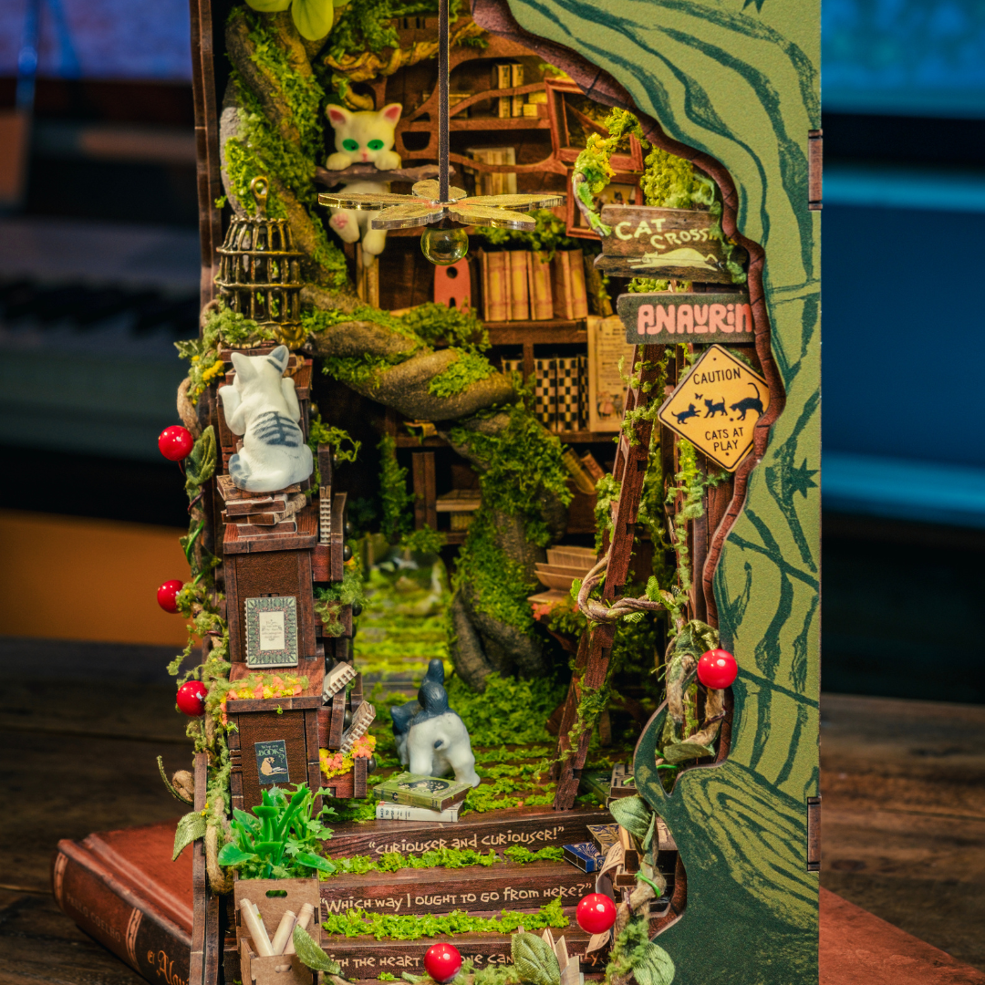 Floralshe DIY BookNook - Cats Crossing