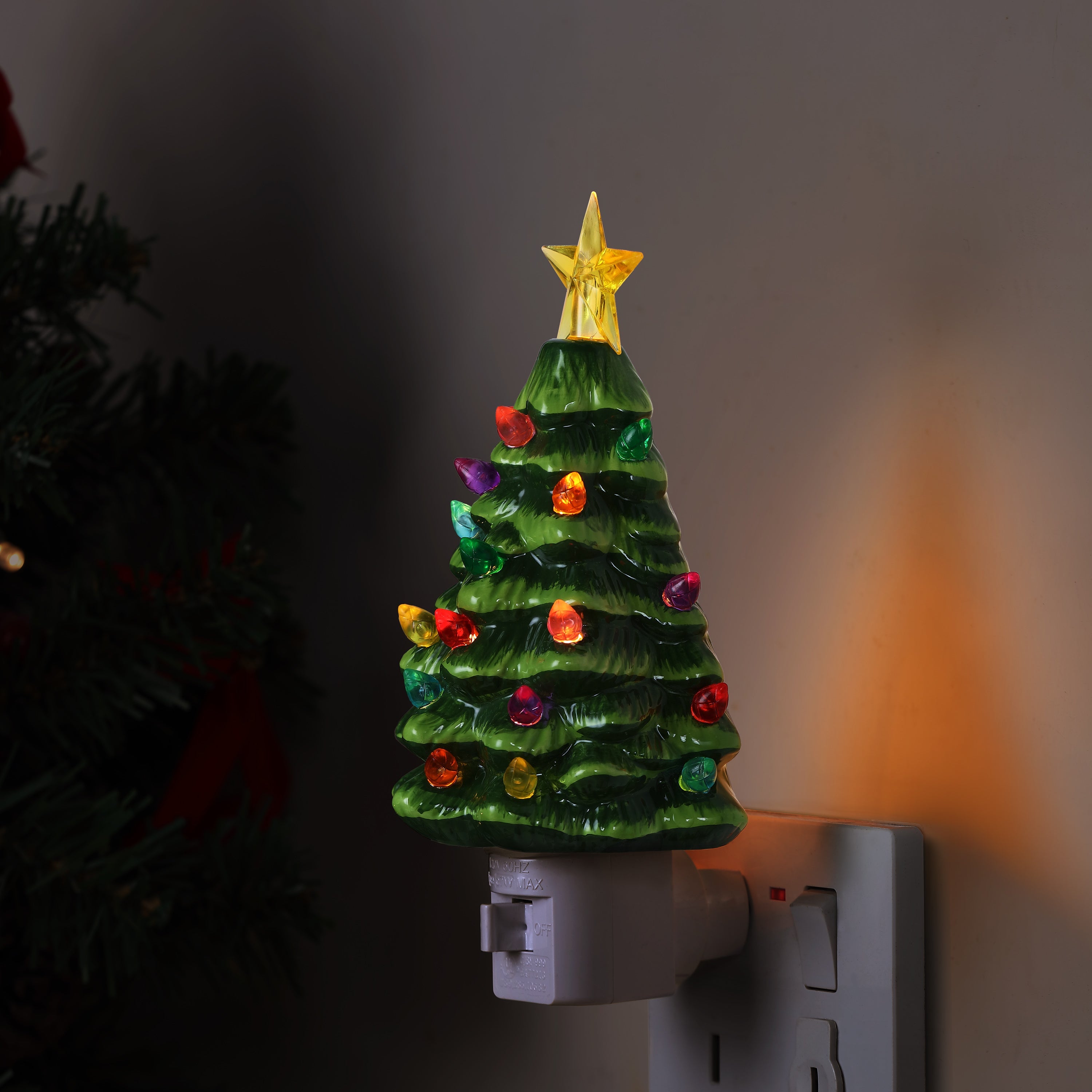 6 in. Nostalgic Resin Tree Nightlight - Green